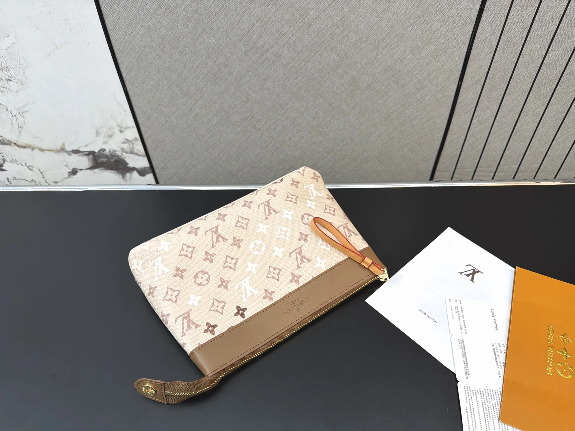 LV POCHETTE VOYAGE