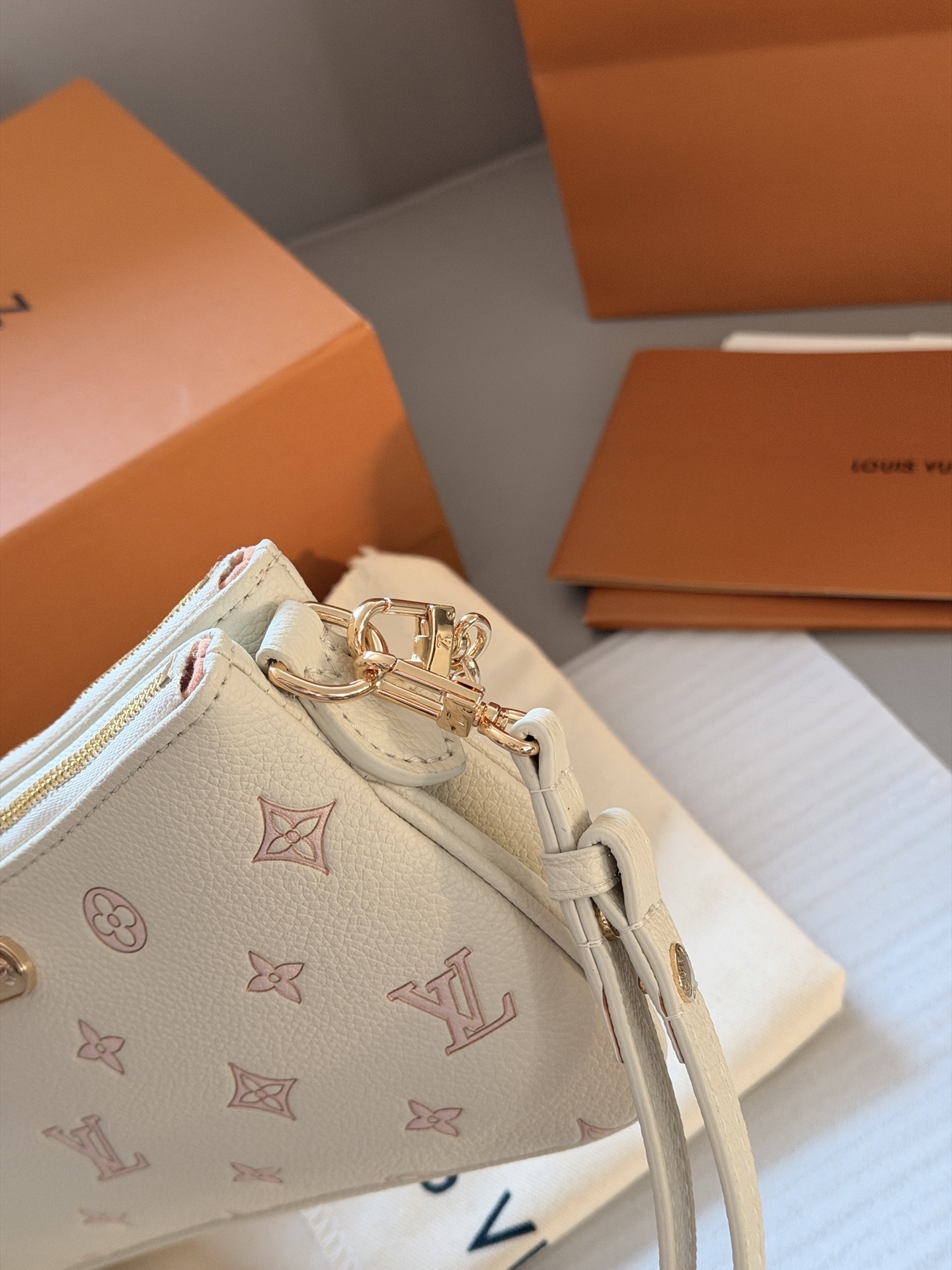 Liv Pochette