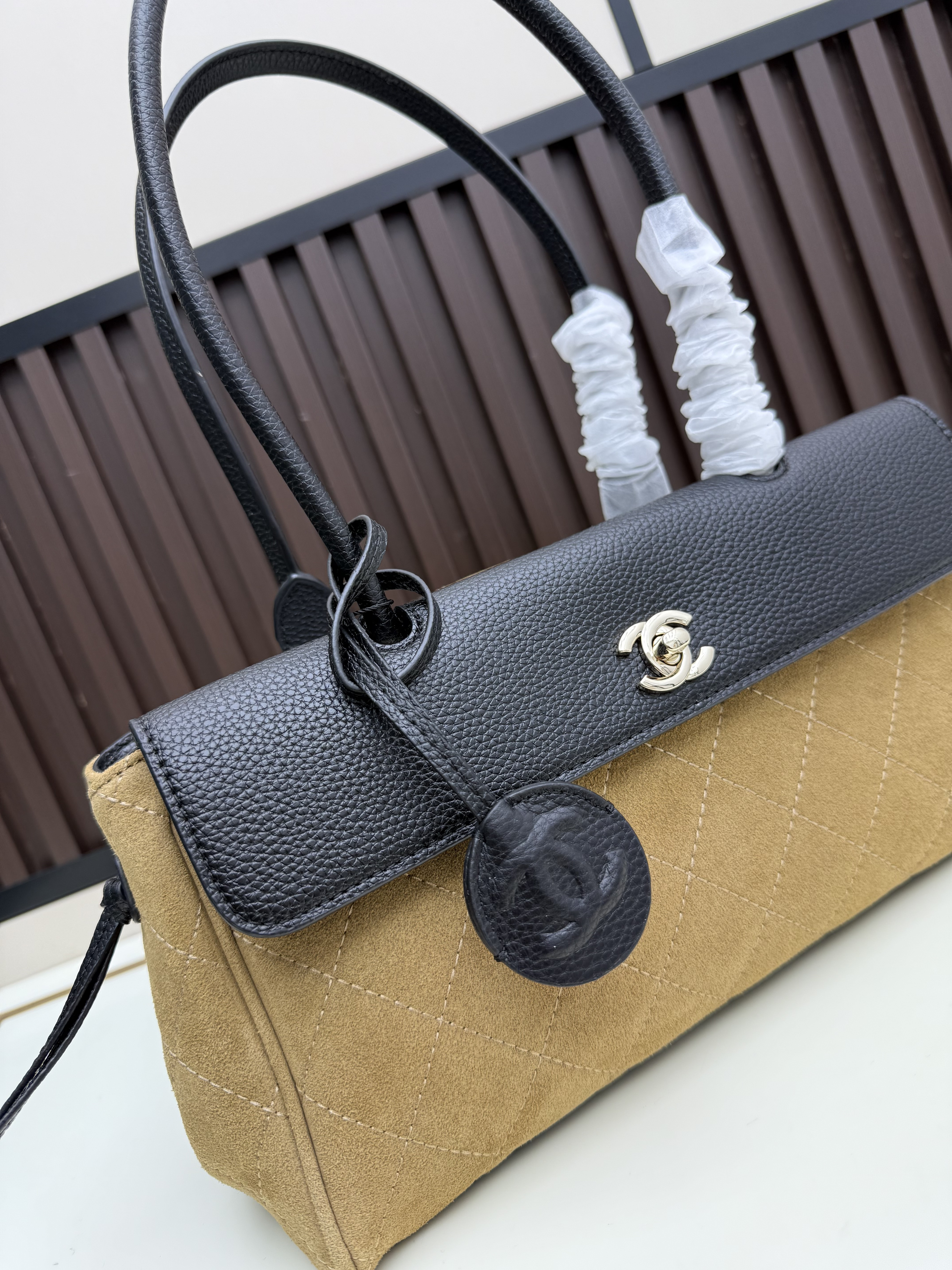 𝐂𝐡𝐚𝐧𝐞𝐥 𝟐𝟎𝟐𝟔ss Tote Bag