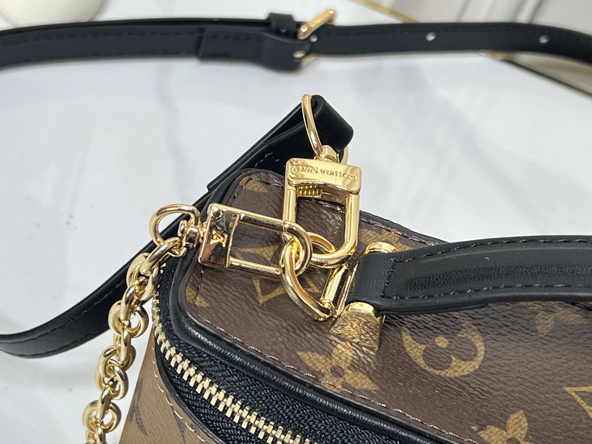 VANITY POUCH TRUNK