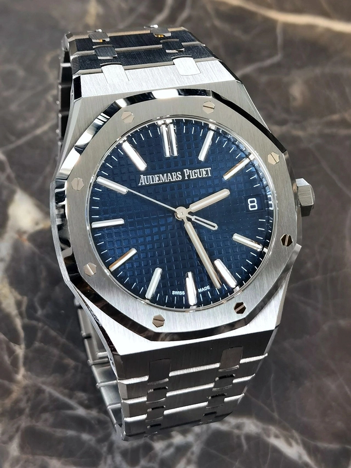 ROYAL OAK SERIES AUTOMATIC WINDING WATCH Ref. 15510ST.OO.1320ST.01