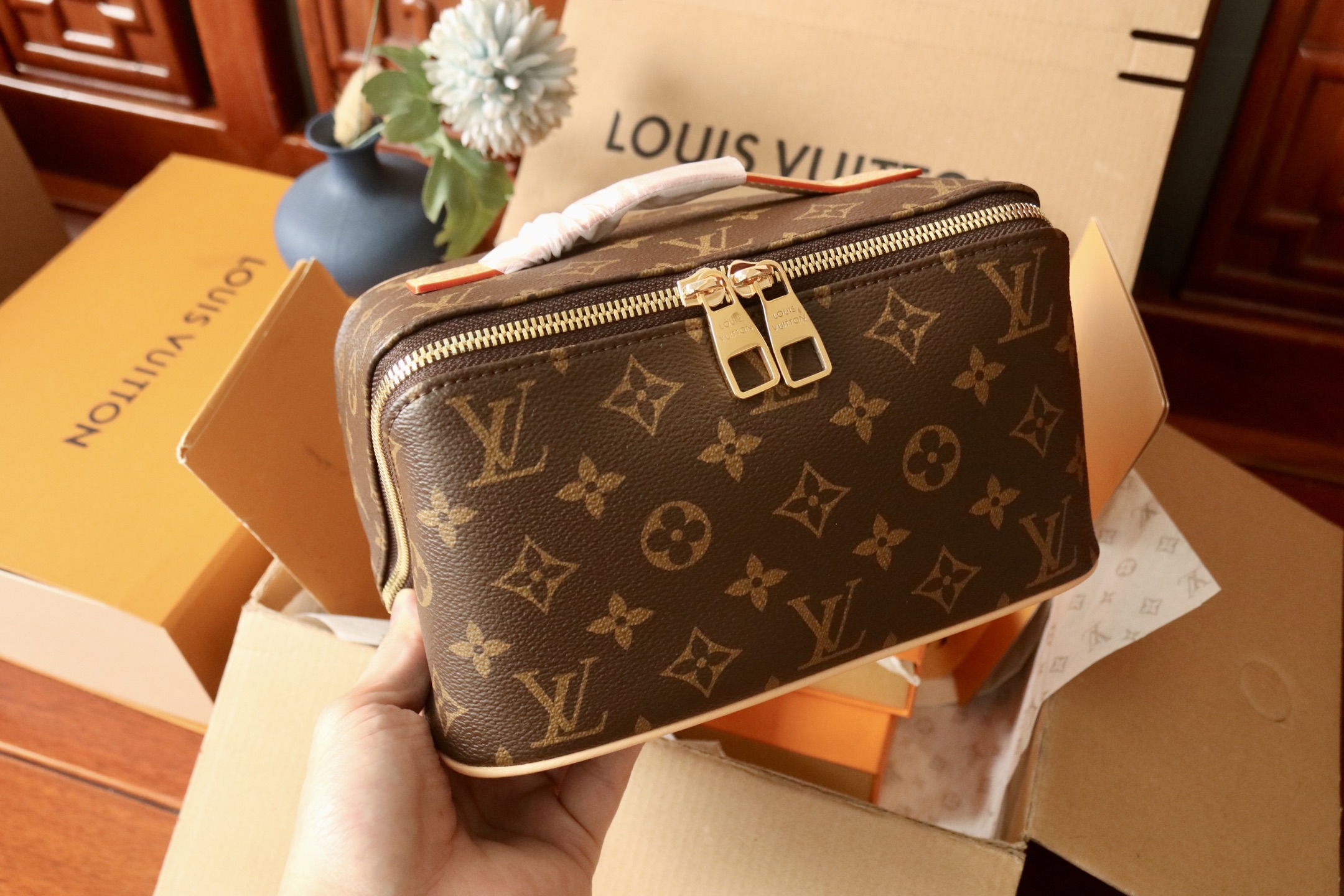 LV TOILETRY BAG