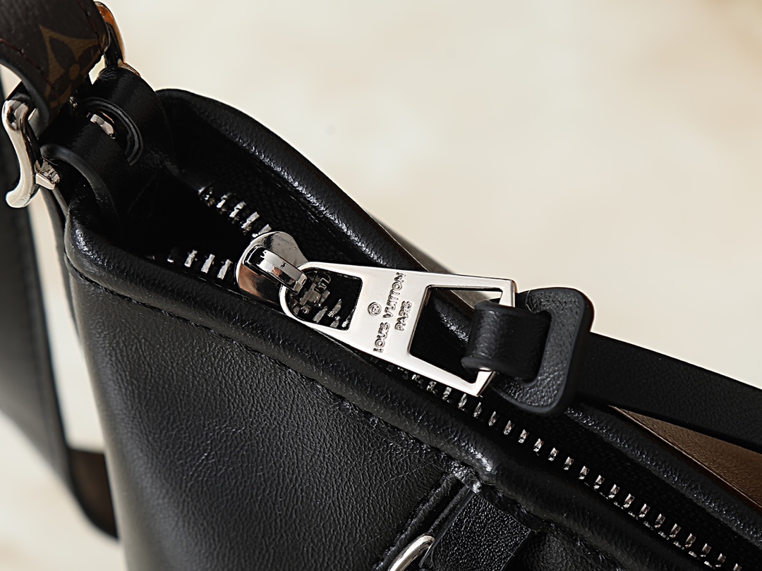 Carryall East West