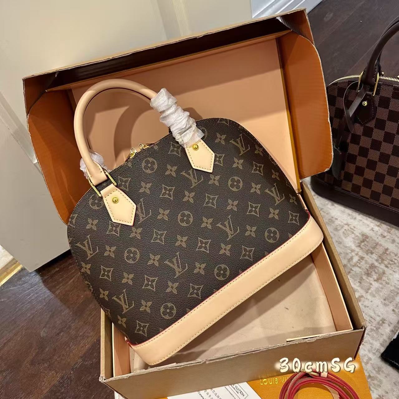 Louis Vuitton ALMA30