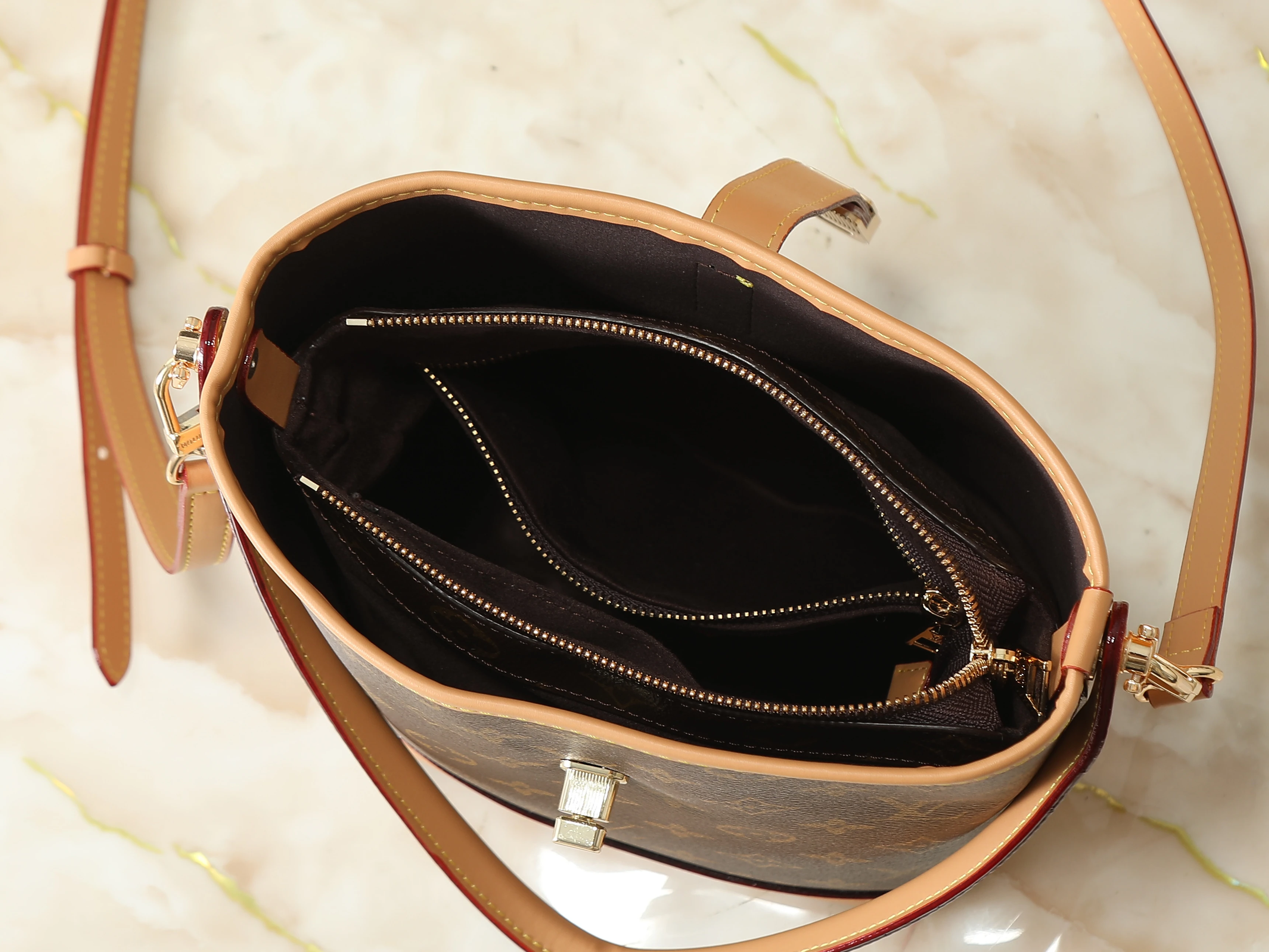 Nano Noé Shoulder Bag