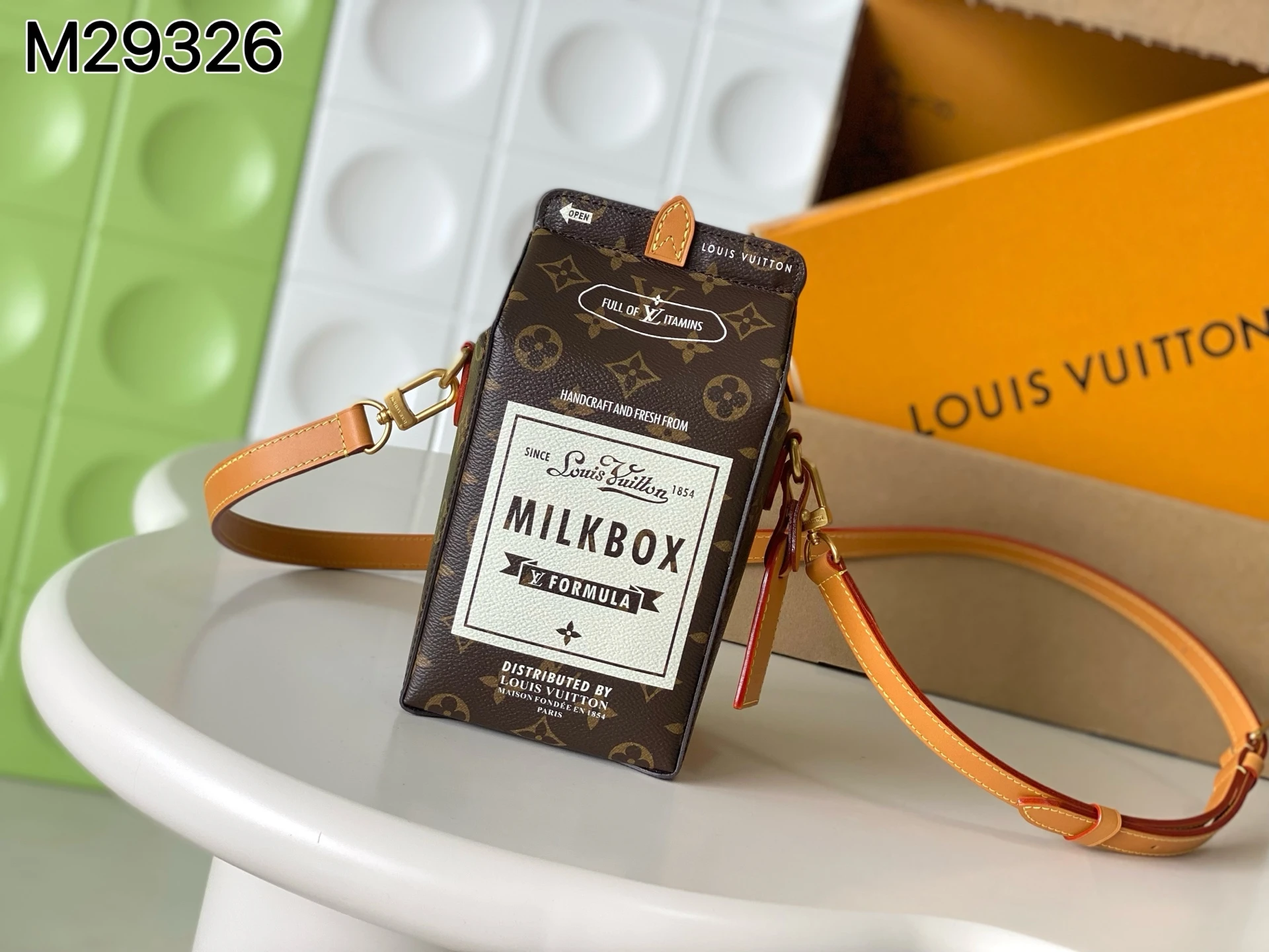Milk shoulderbag