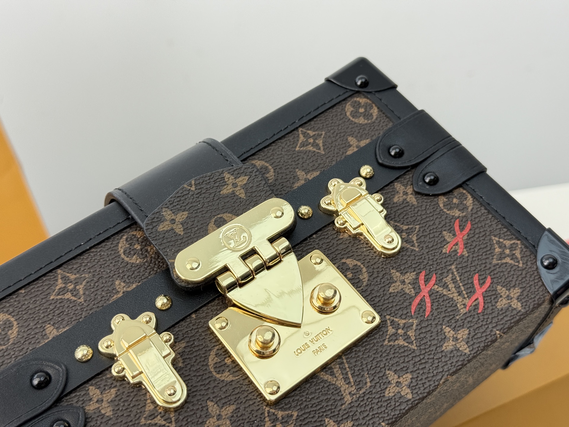 LV SOFT TRUNK