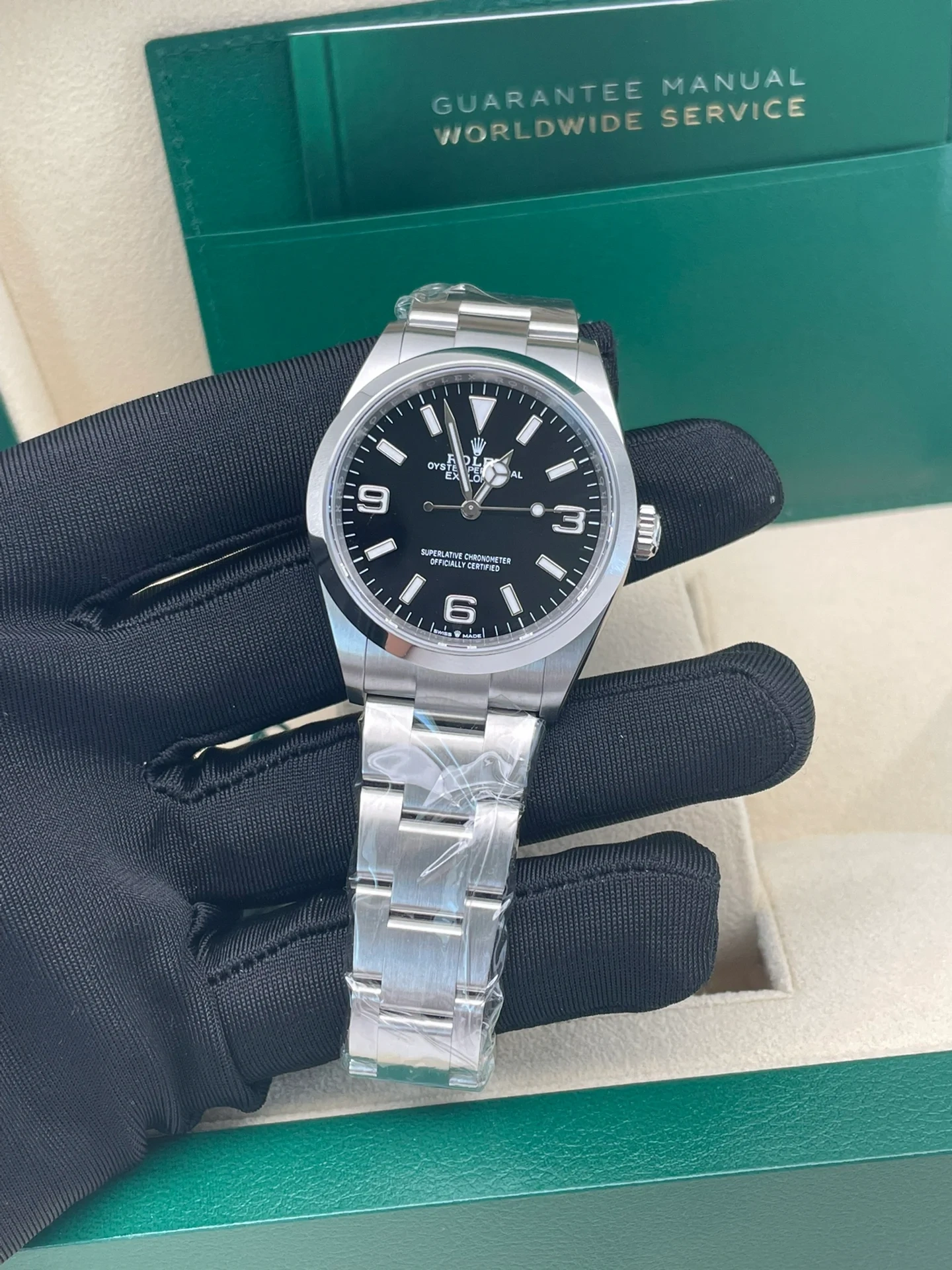 OYSTER PERPETUAL 124300 Series（Black dial）