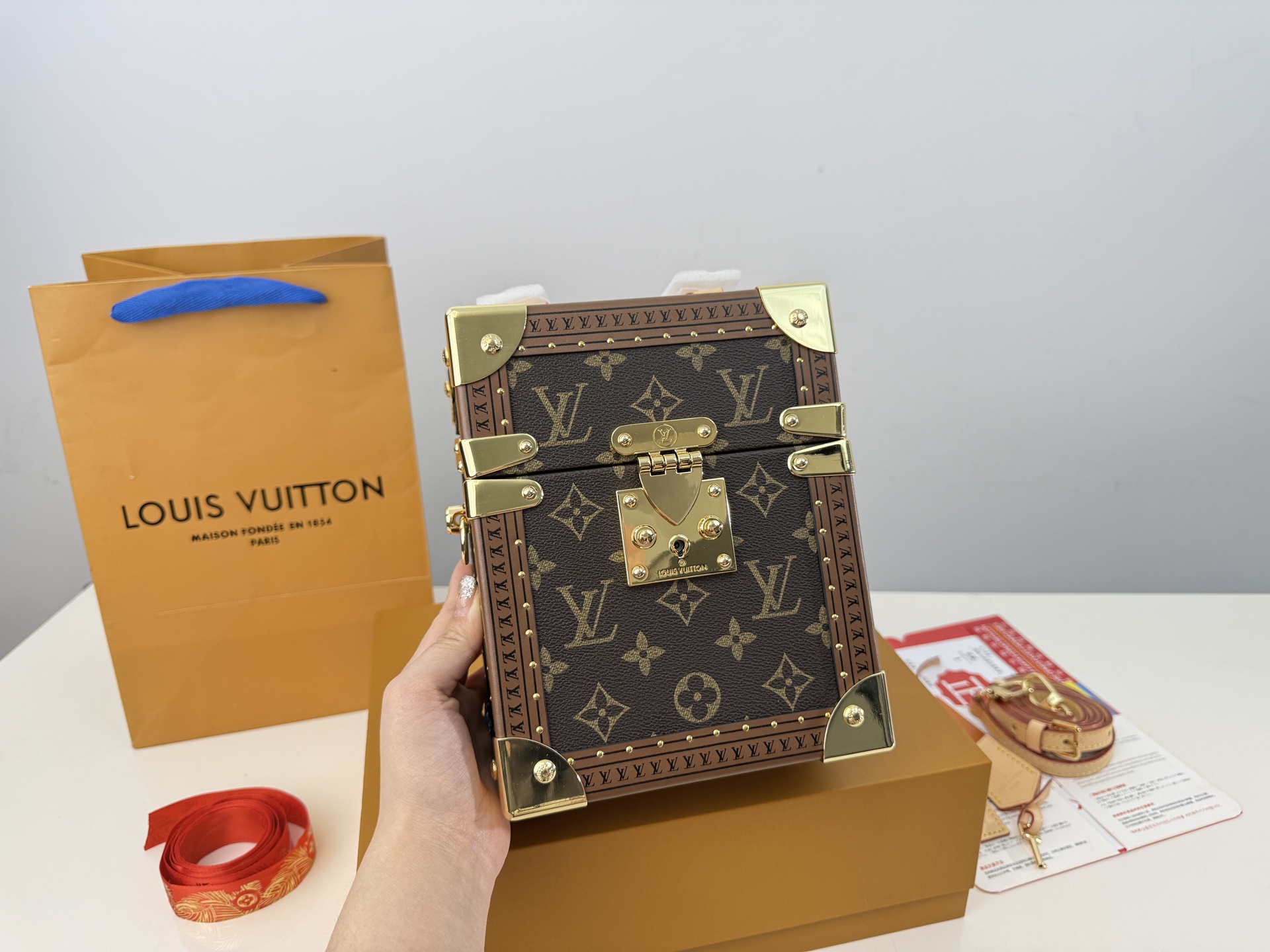 LV the Camera Box