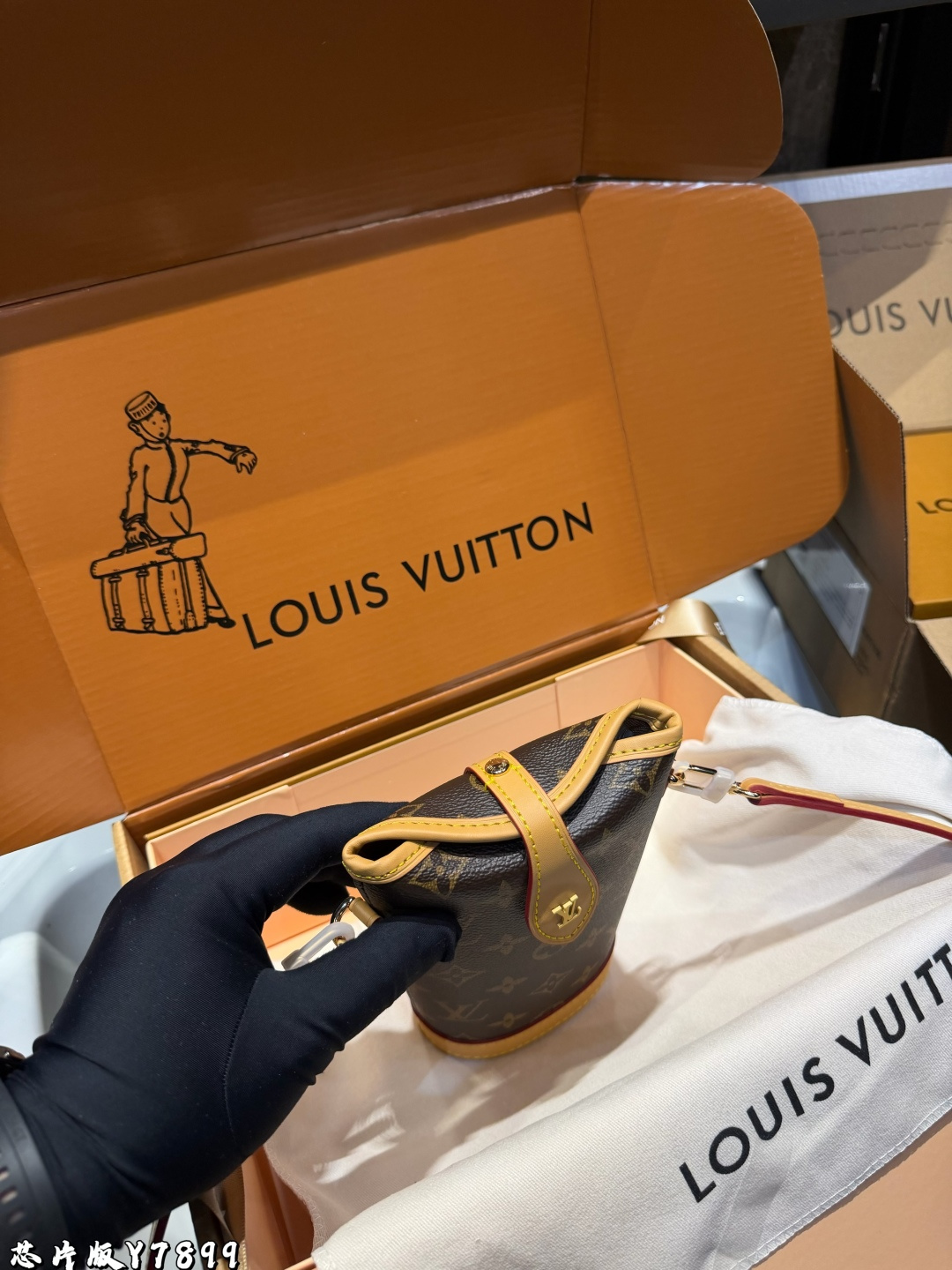 LV Fold Me
