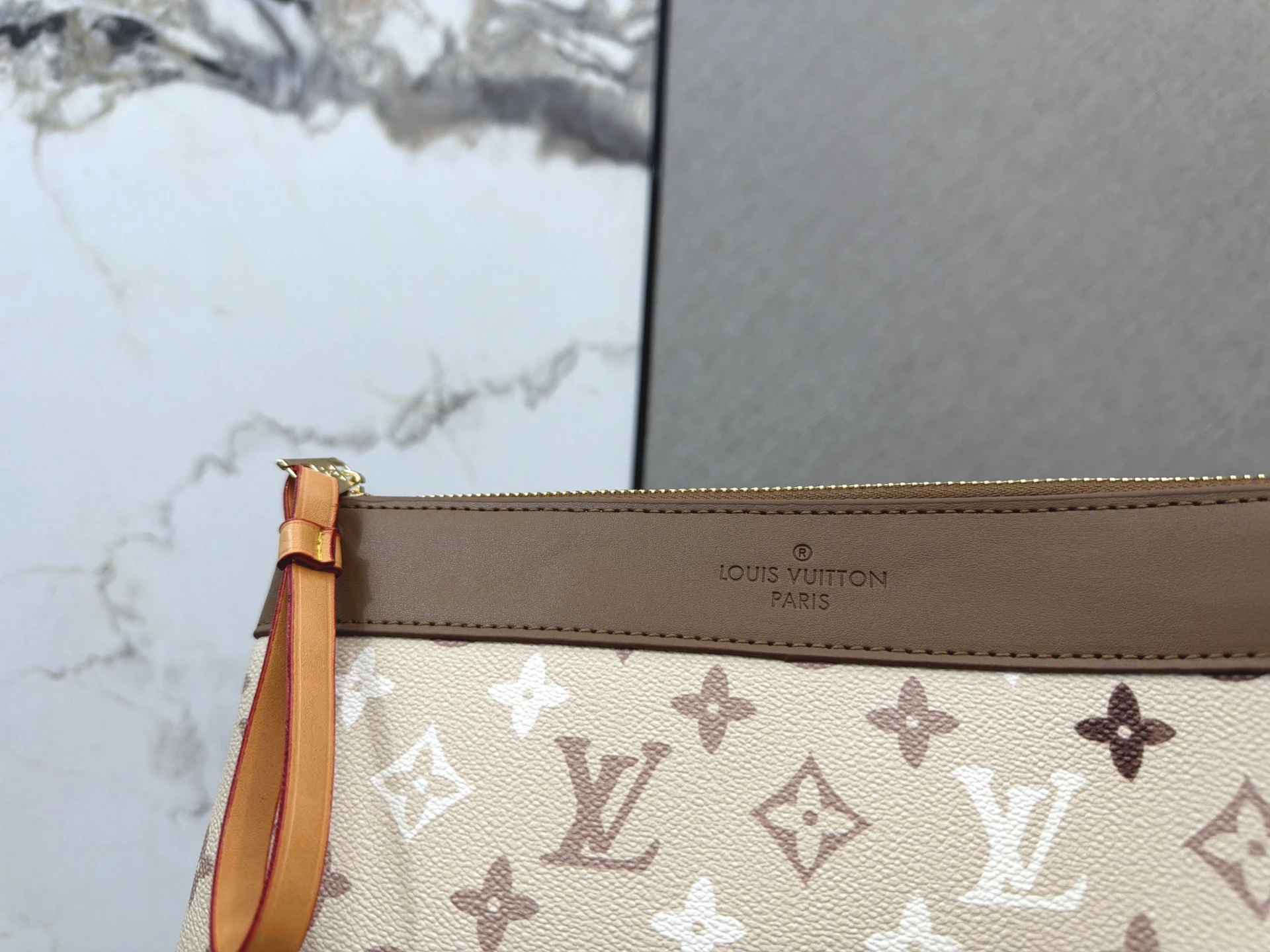 LV POCHETTE VOYAGE