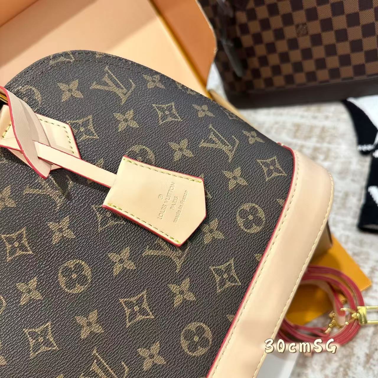 Louis Vuitton ALMA30
