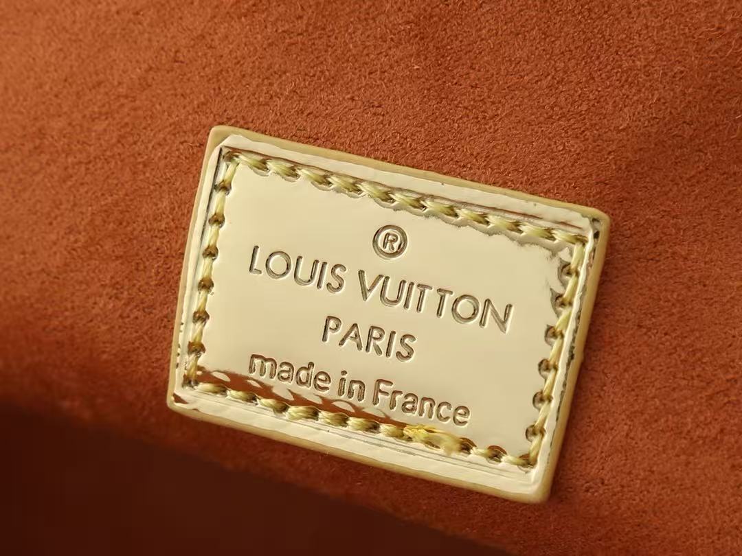Louis Vuitton ALMA 32