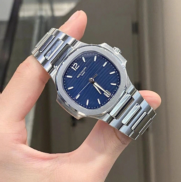 7118/1A-001 Patek Philippe- NAUTILUS-women