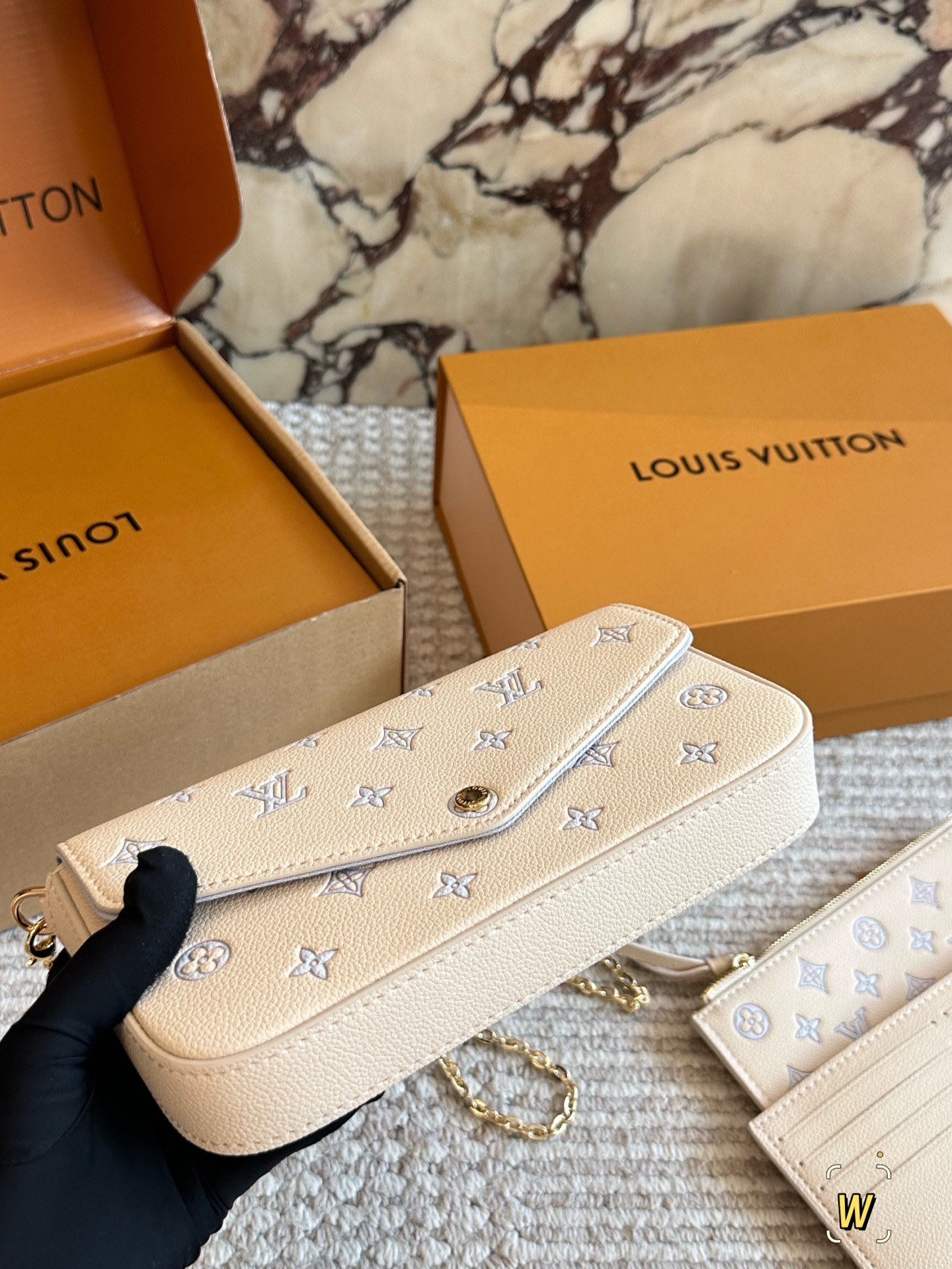 LV POCHETTE FÉLICIE