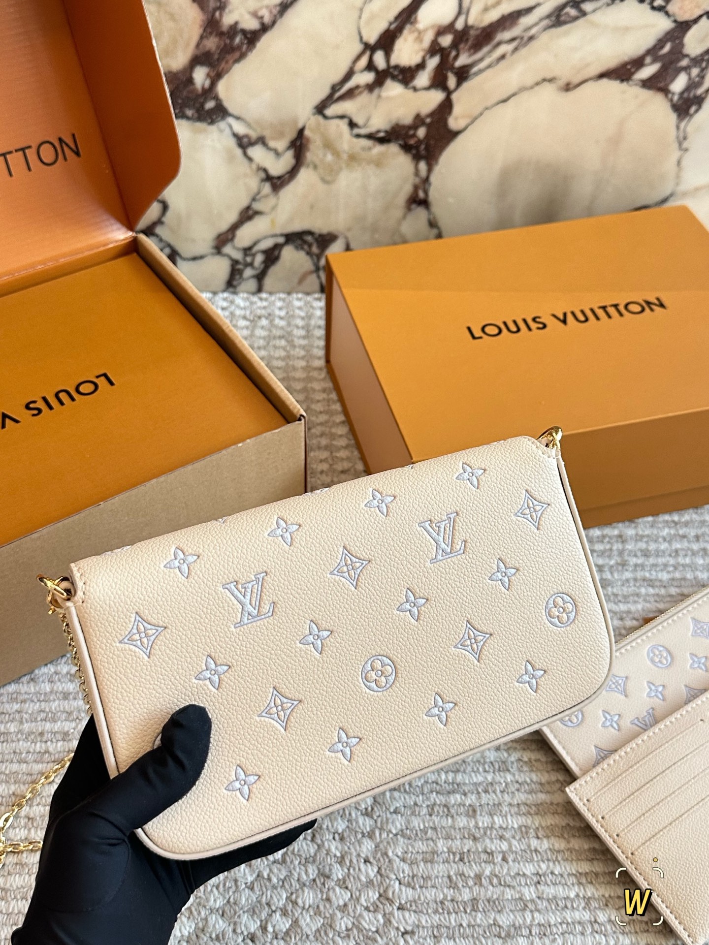LV POCHETTE FÉLICIE