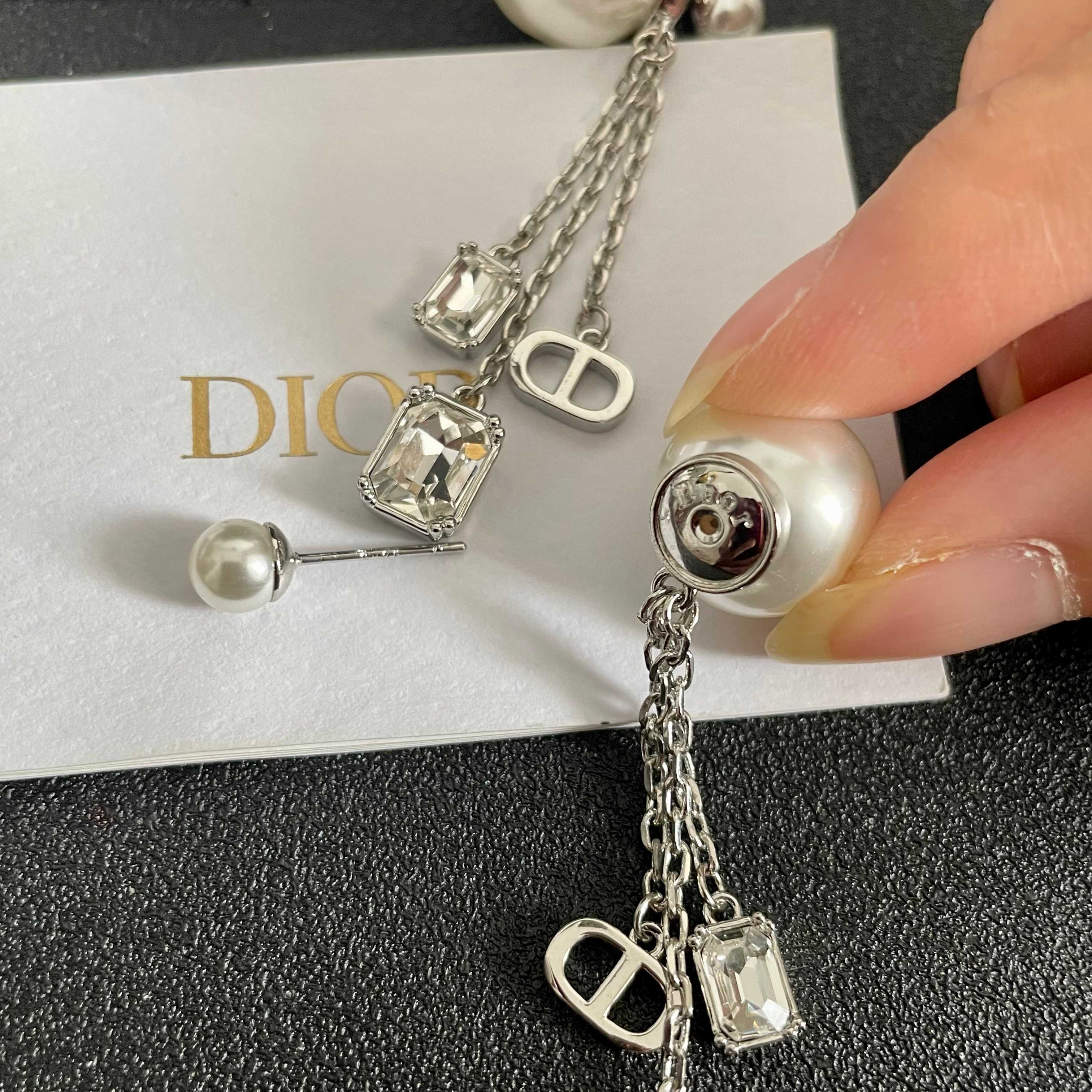DIOR EARRING 75