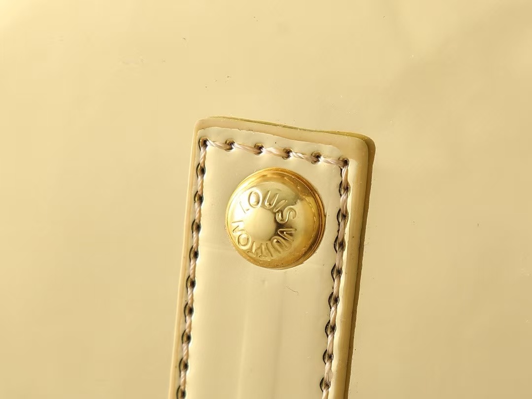 Louis Vuitton ALMA 32
