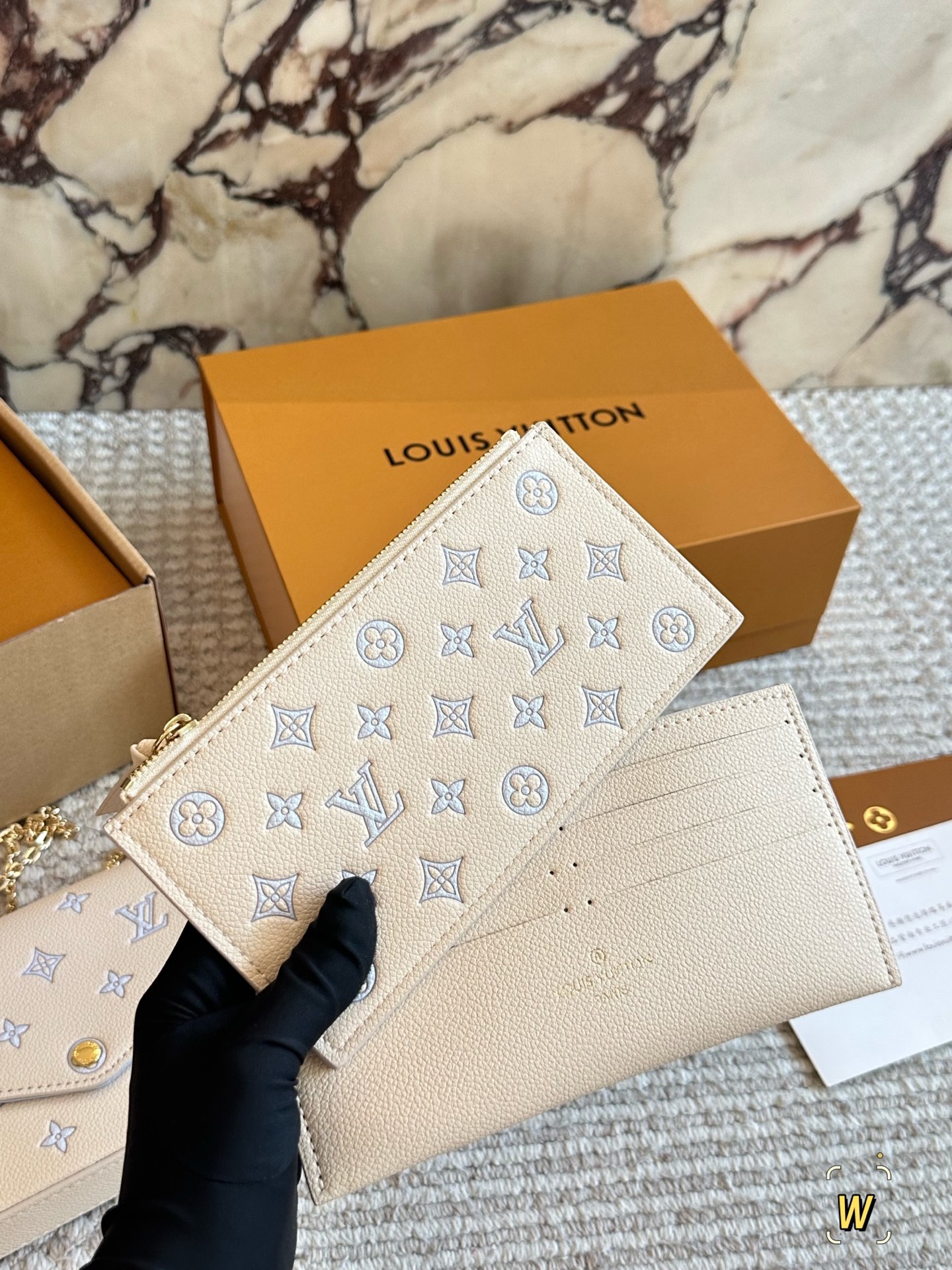 LV POCHETTE FÉLICIE