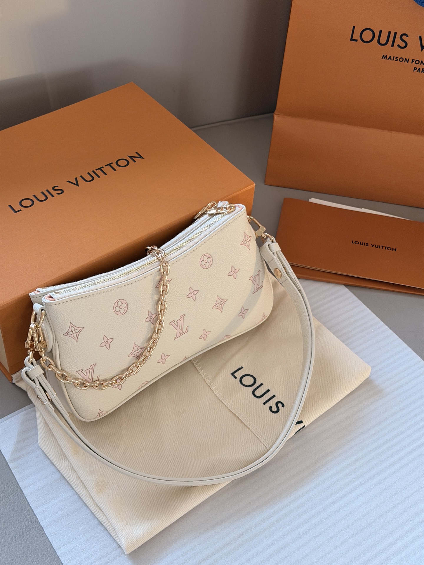Liv Pochette