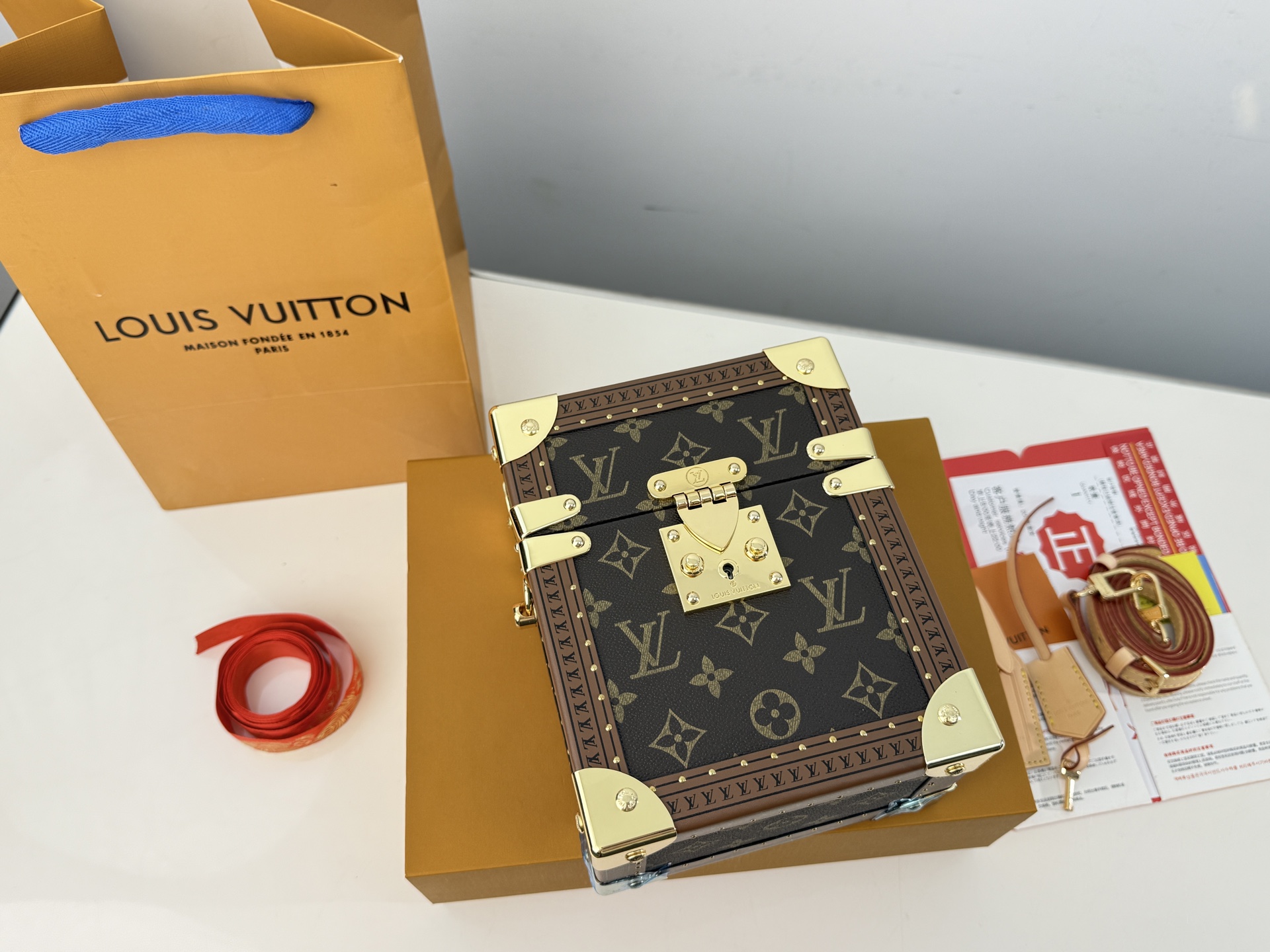 LV the Camera Box