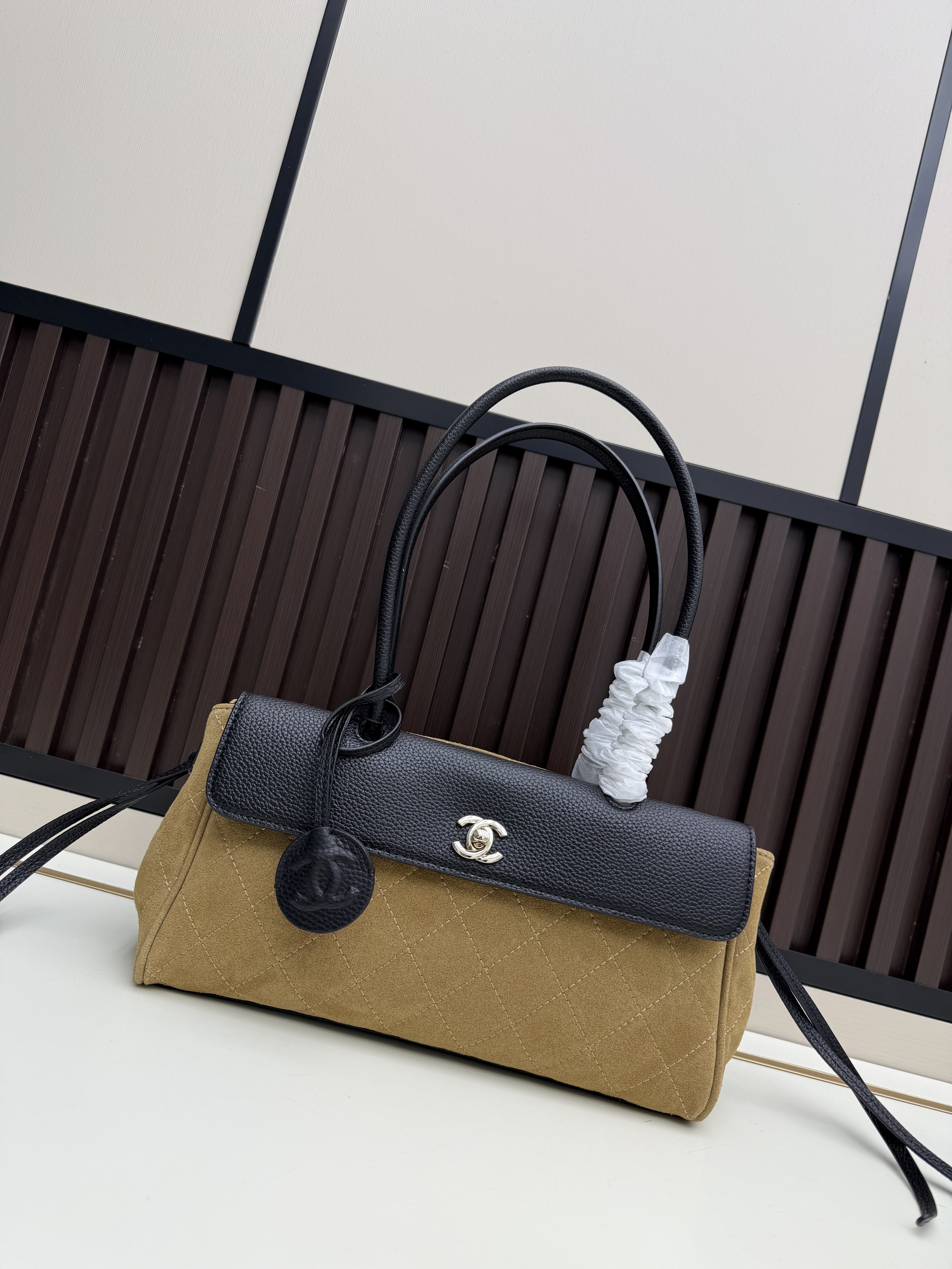 𝐂𝐡𝐚𝐧𝐞𝐥 𝟐𝟎𝟐𝟔ss Tote Bag
