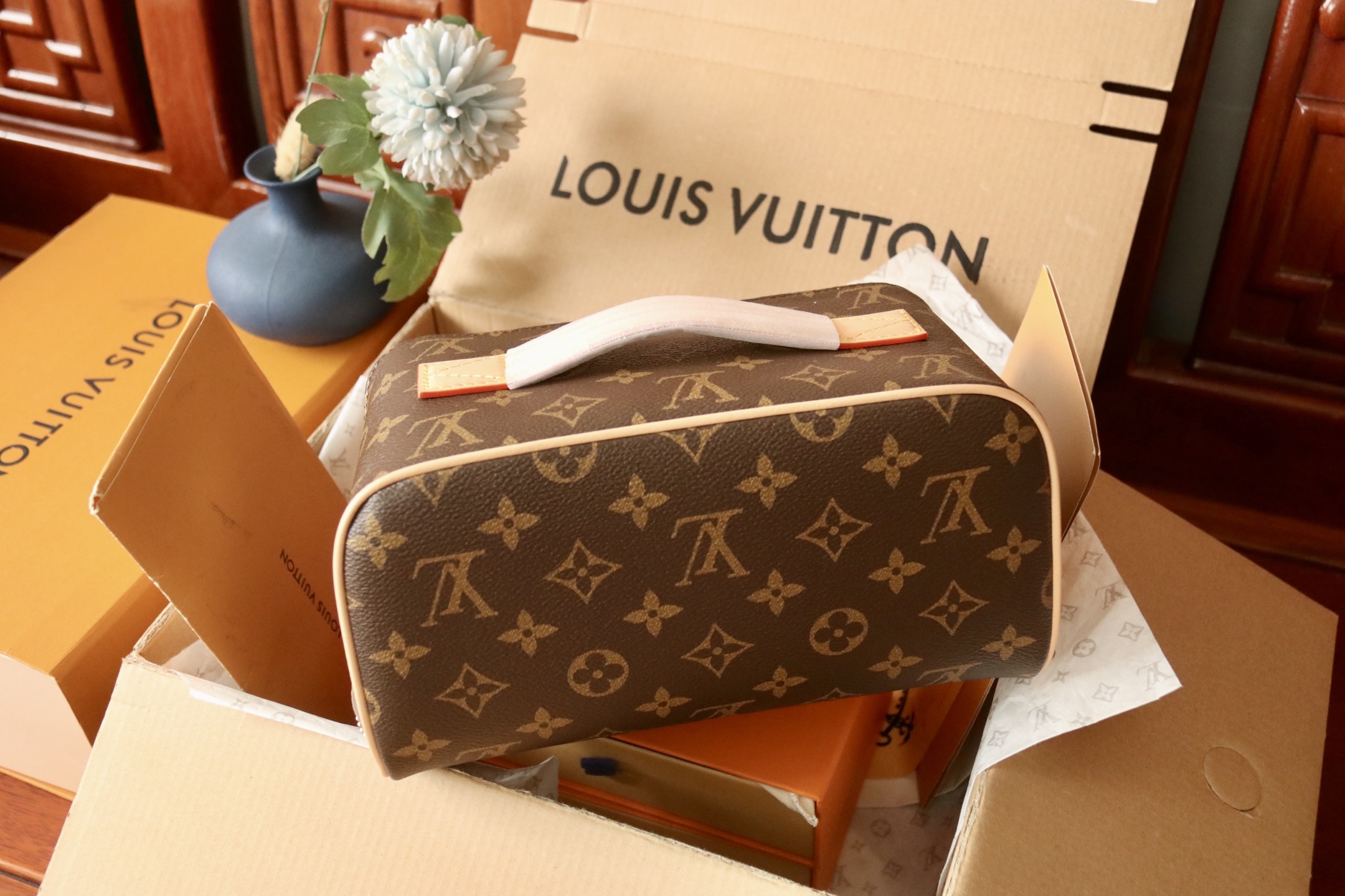 LV TOILETRY BAG