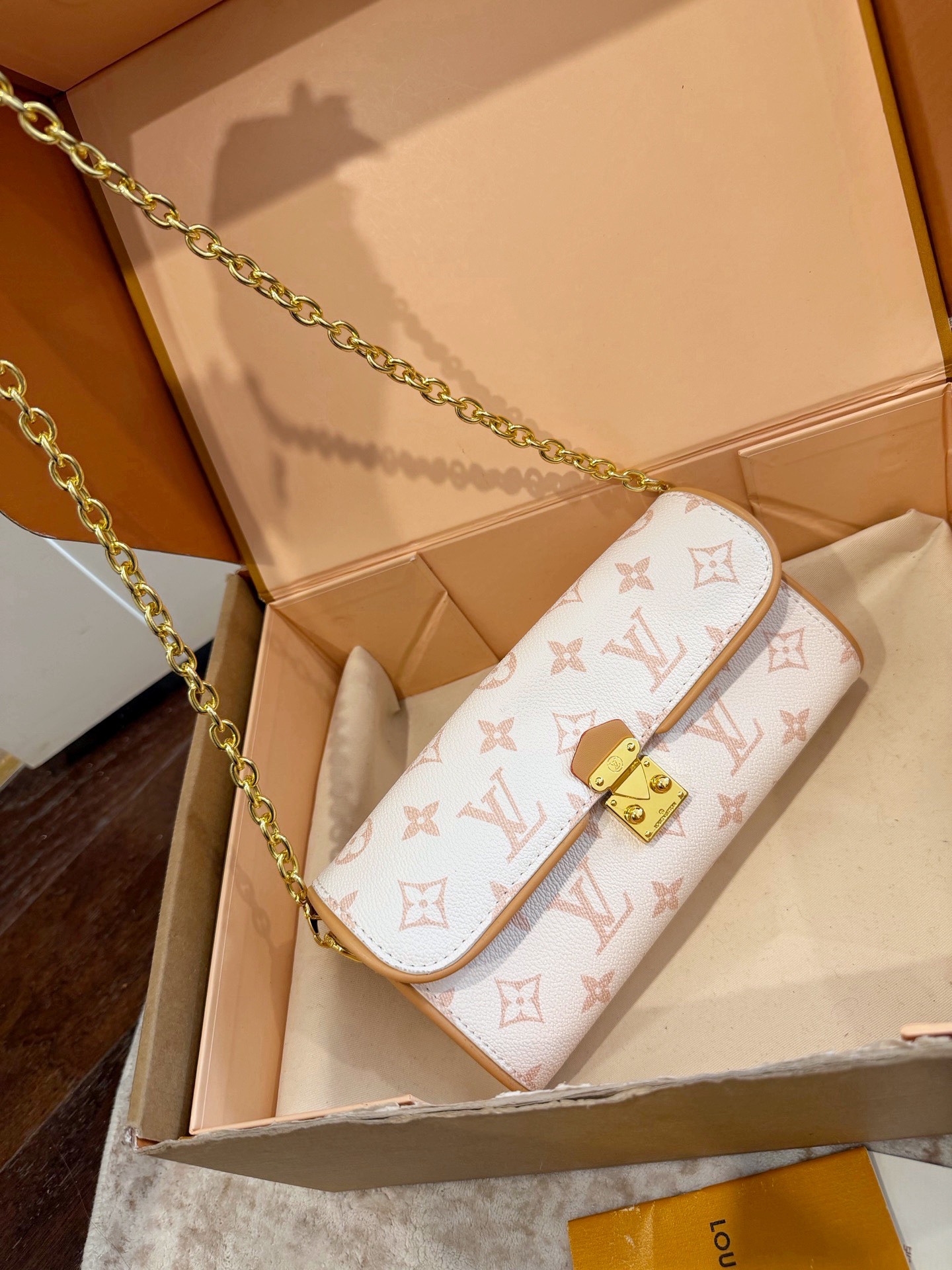 LV Pochette Camille