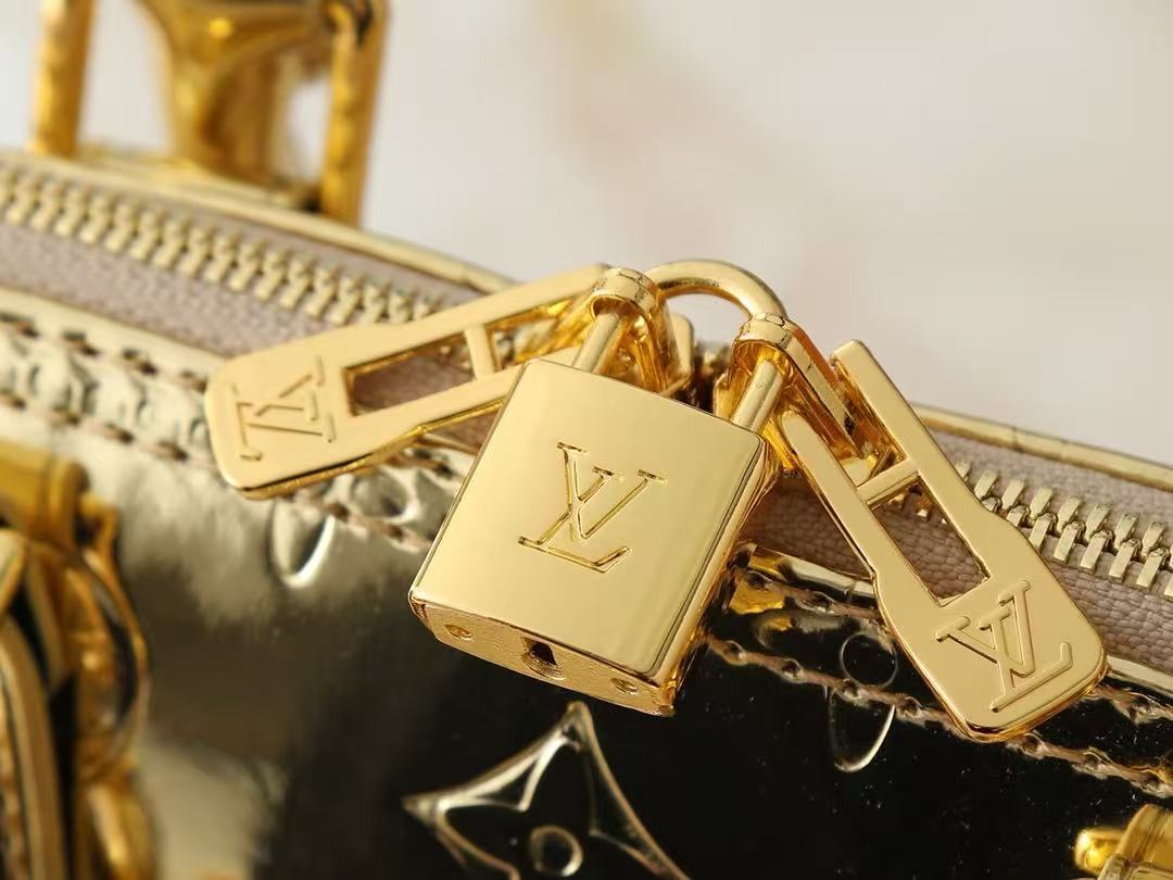 Louis Vuitton ALMA 32