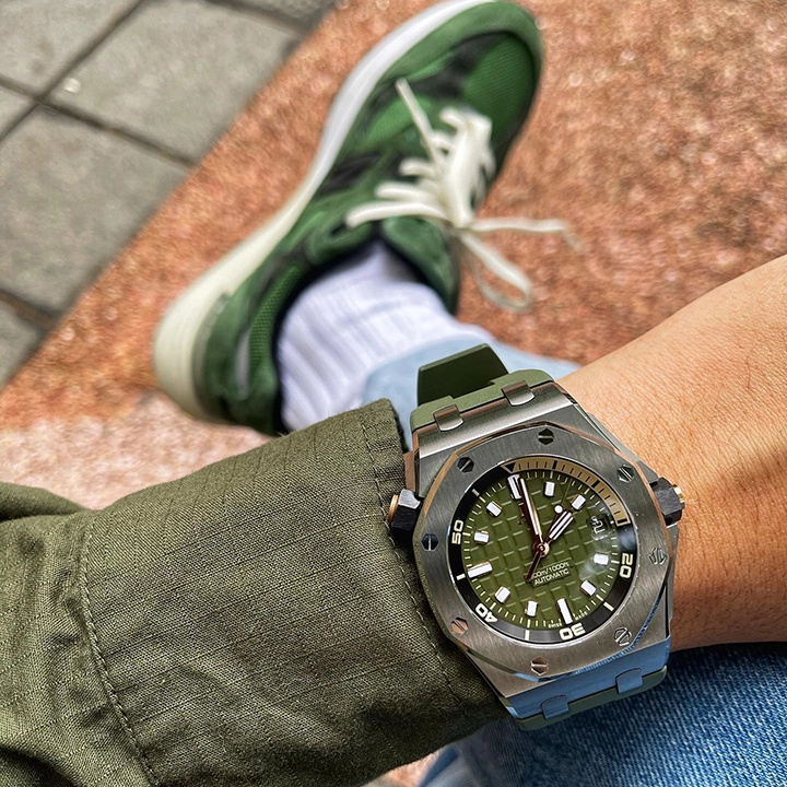 Royal Oak Offshore Diver's Watch Ref. 15720ST(AAAAA Version)