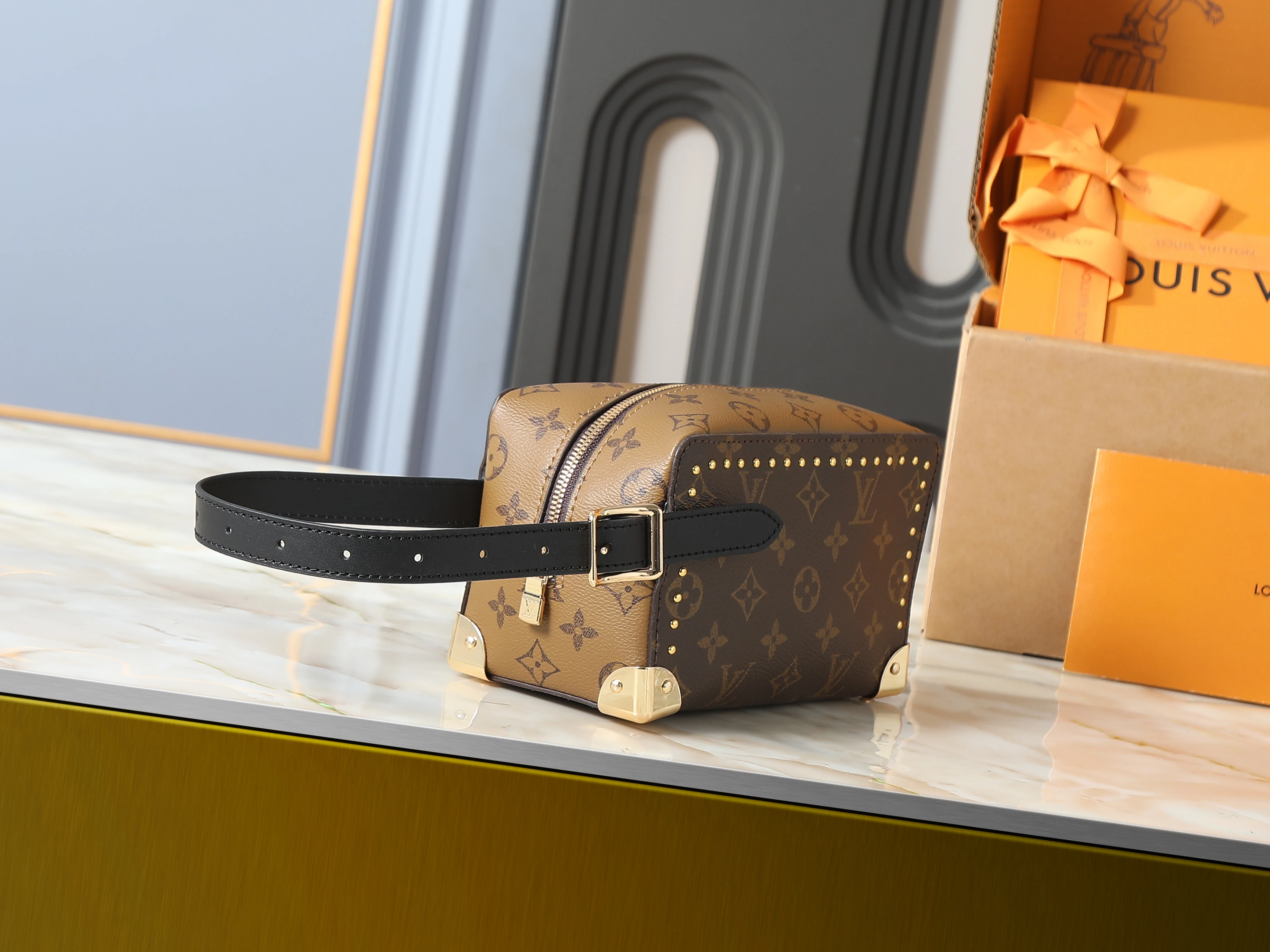 LV LOCKER DOPP KIT TRUNK