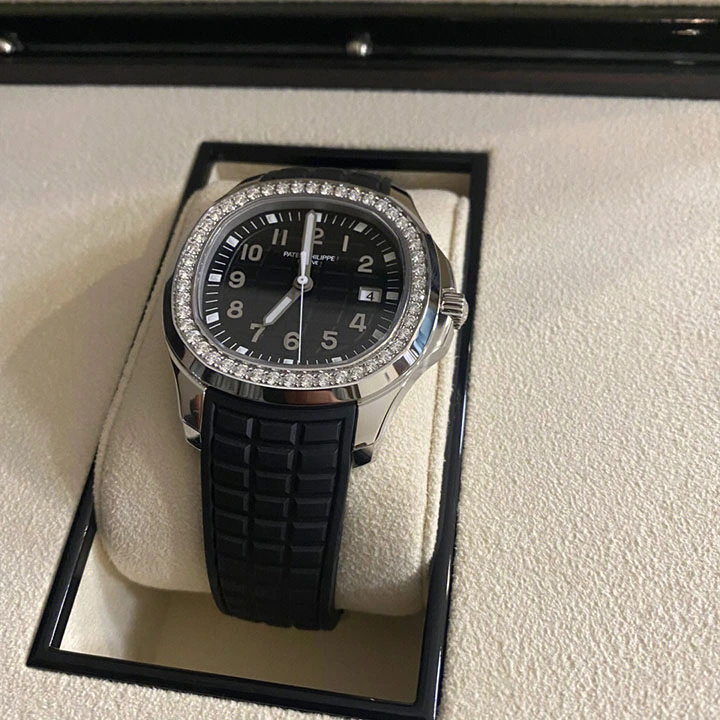 5267/200A-001-Patek Philippe AQUANAUT