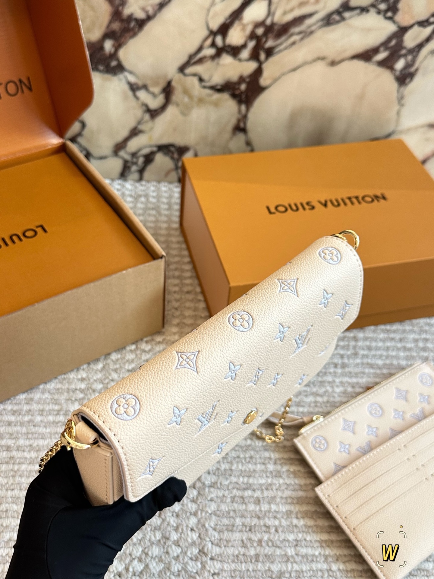 LV POCHETTE FÉLICIE