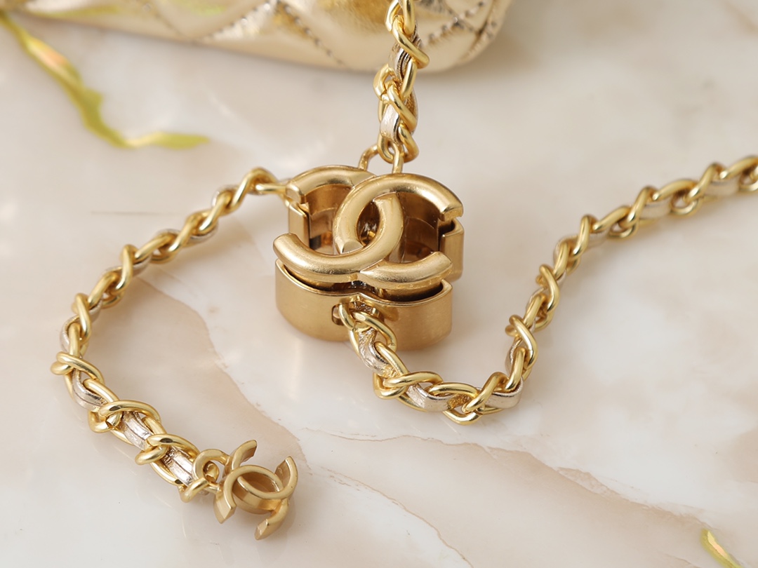 Chanel 25B Classic Flap