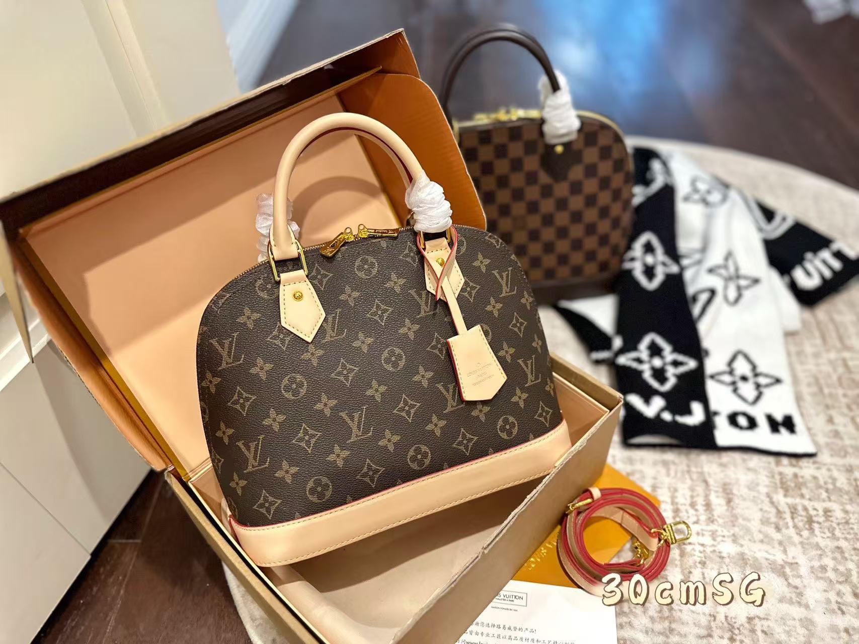 Louis Vuitton ALMA30