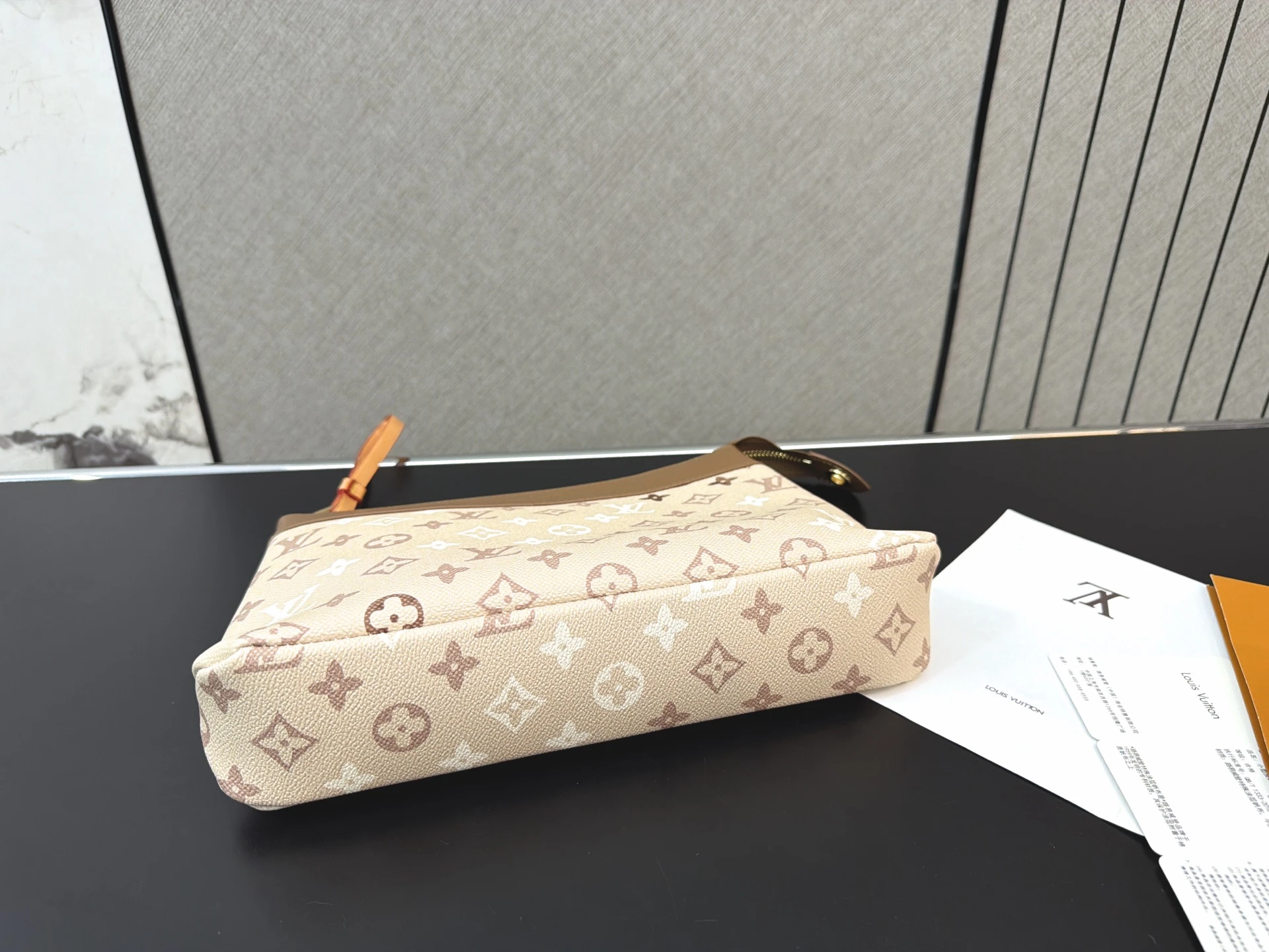 LV POCHETTE VOYAGE
