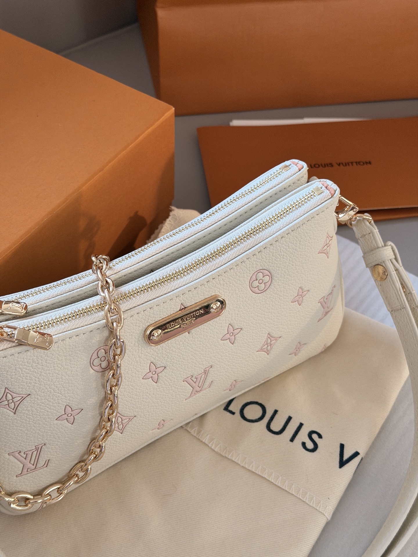 Liv Pochette
