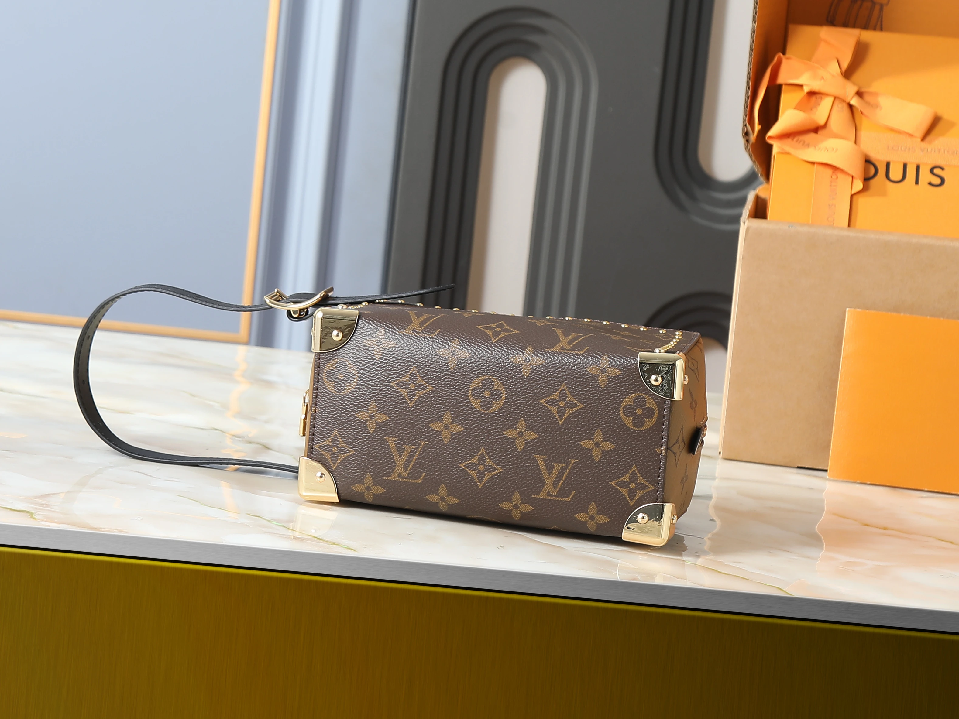 LV LOCKER DOPP KIT TRUNK