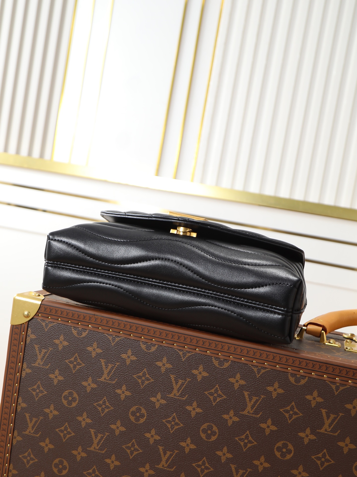 LV NEW WAVE