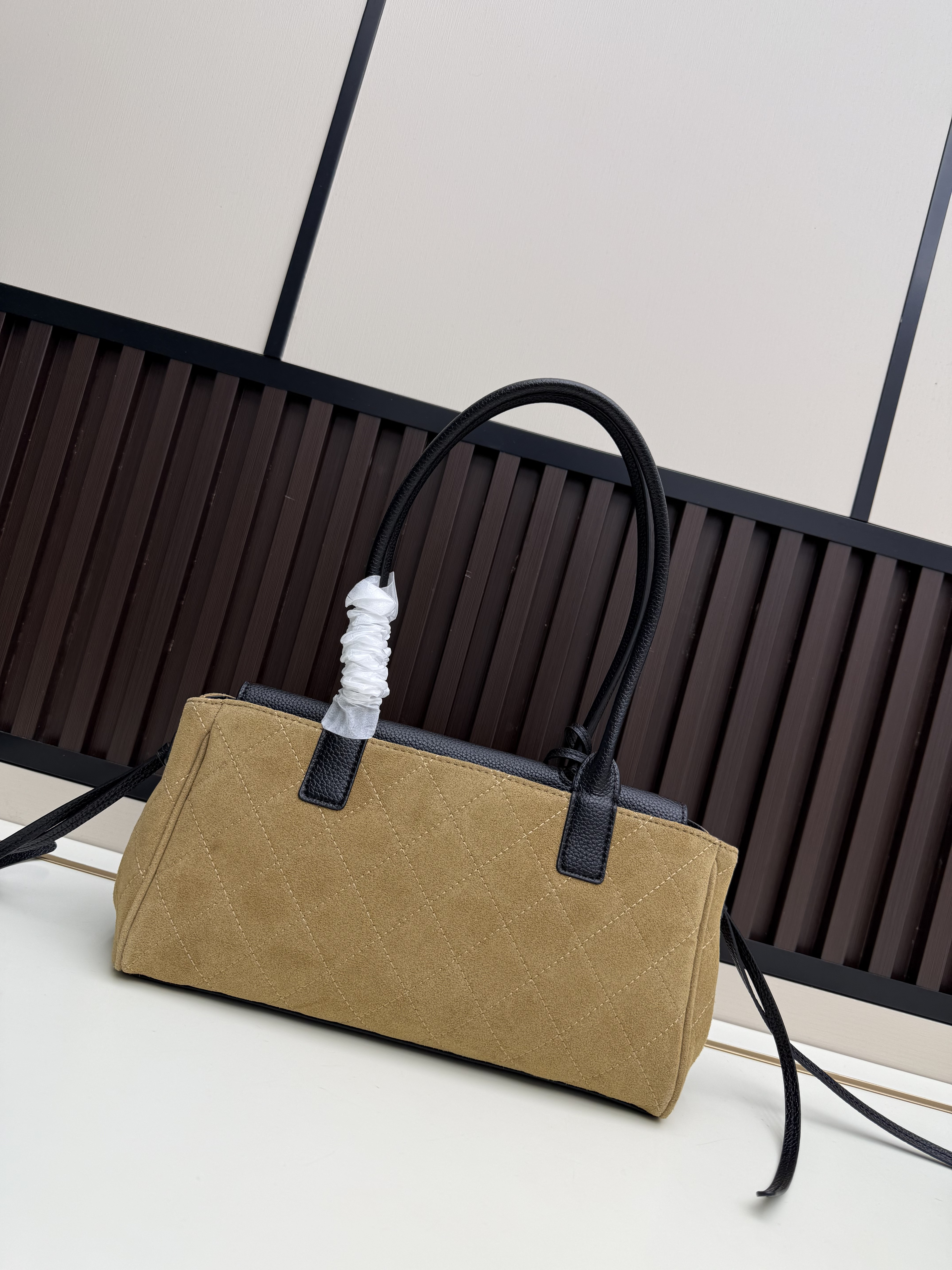 𝐂𝐡𝐚𝐧𝐞𝐥 𝟐𝟎𝟐𝟔ss Tote Bag