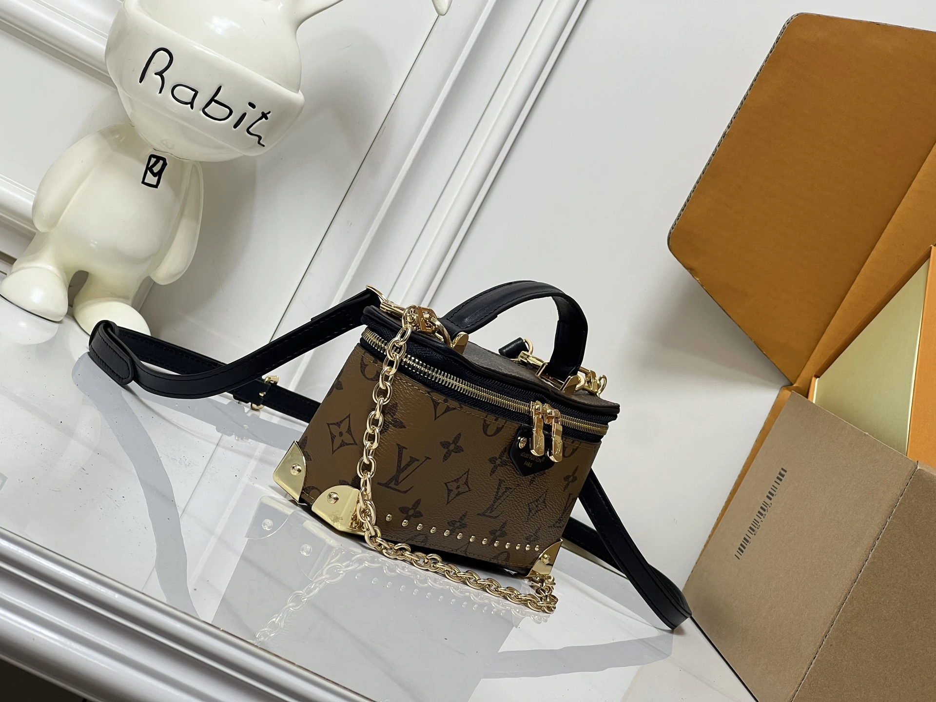 VANITY POUCH TRUNK