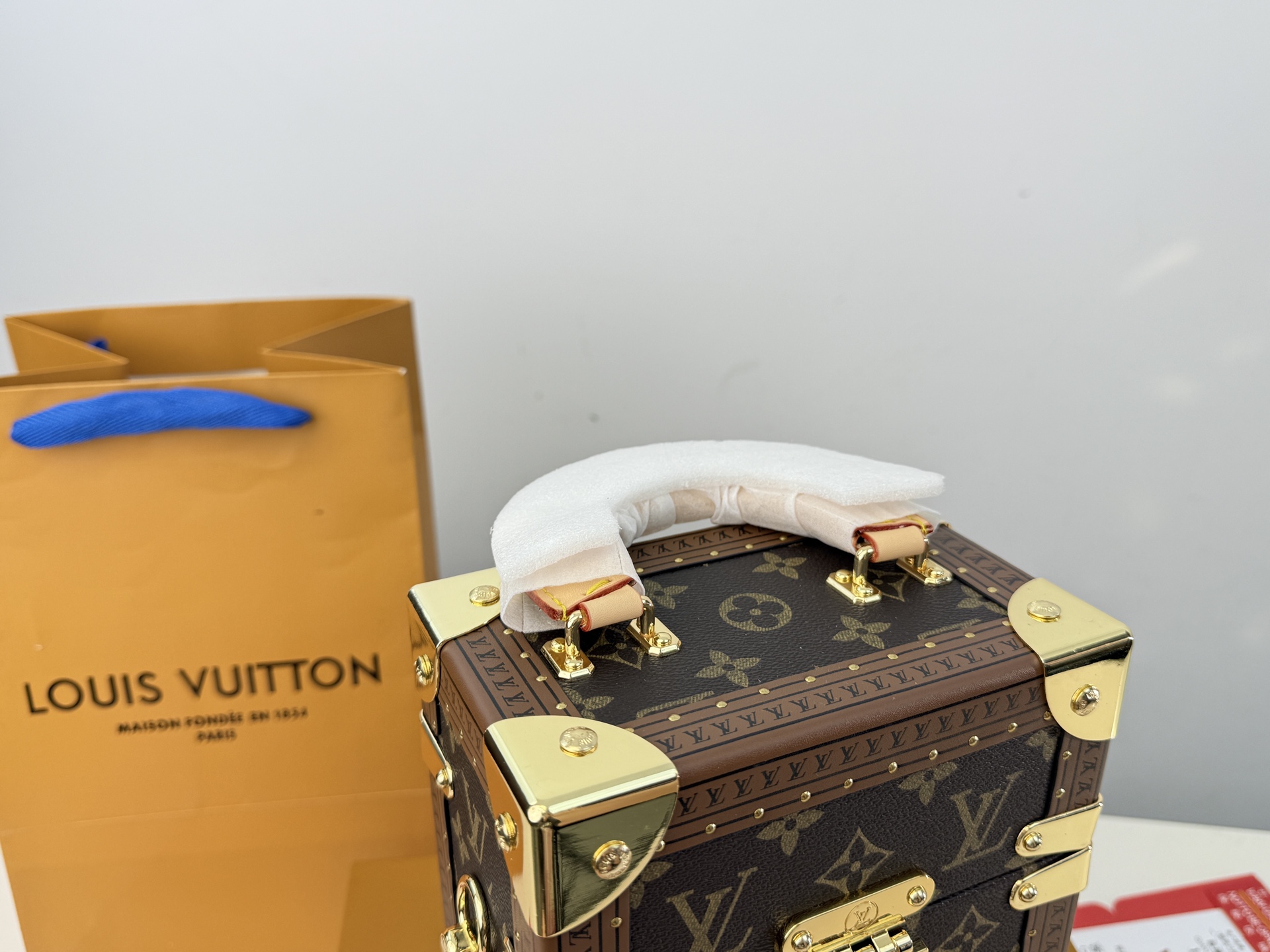 LV the Camera Box