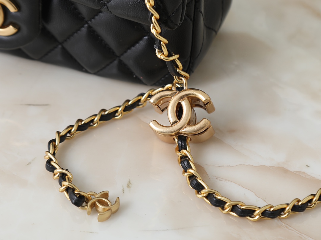 Chanel 25B Classic Flap