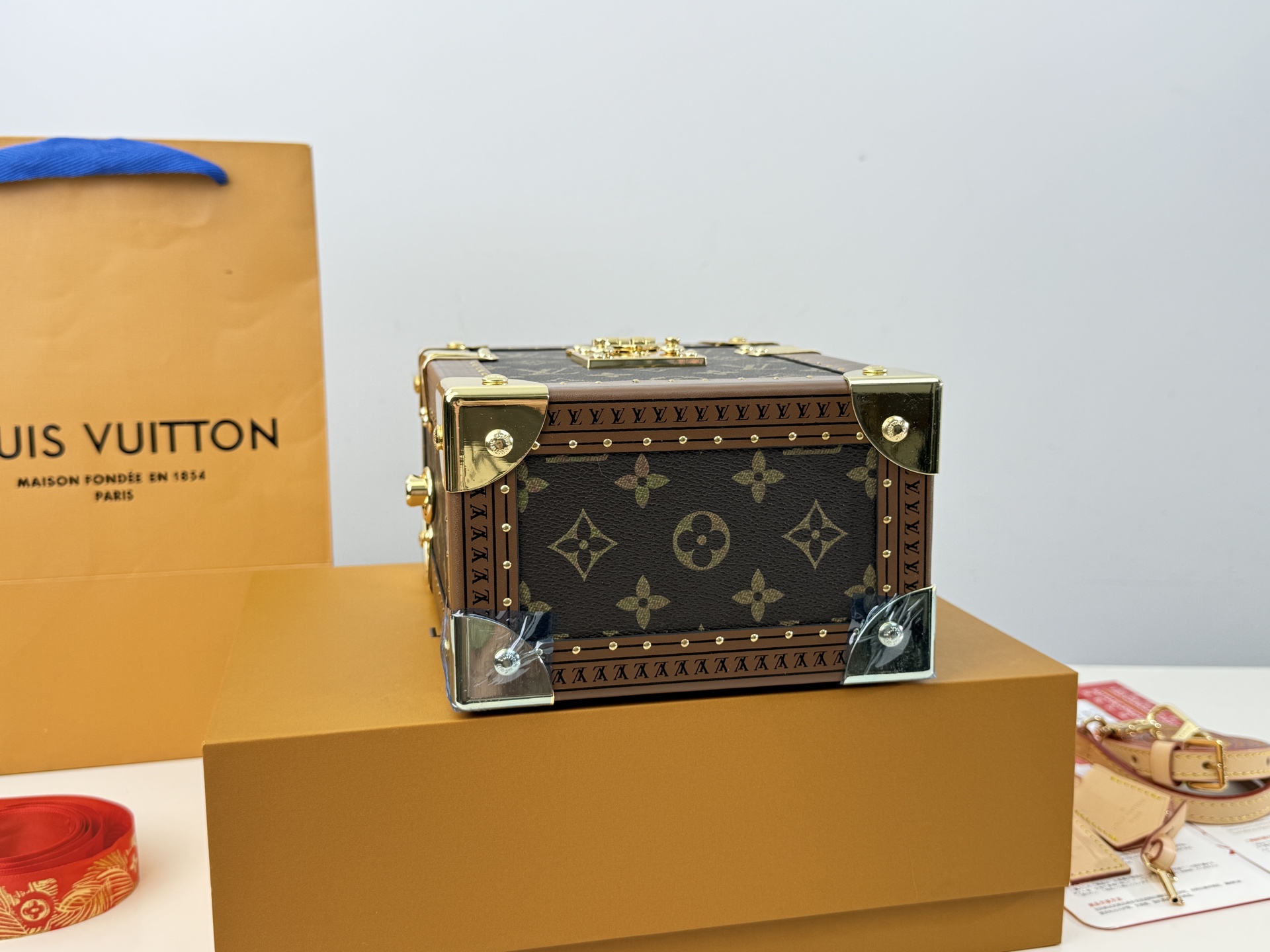 LV the Camera Box