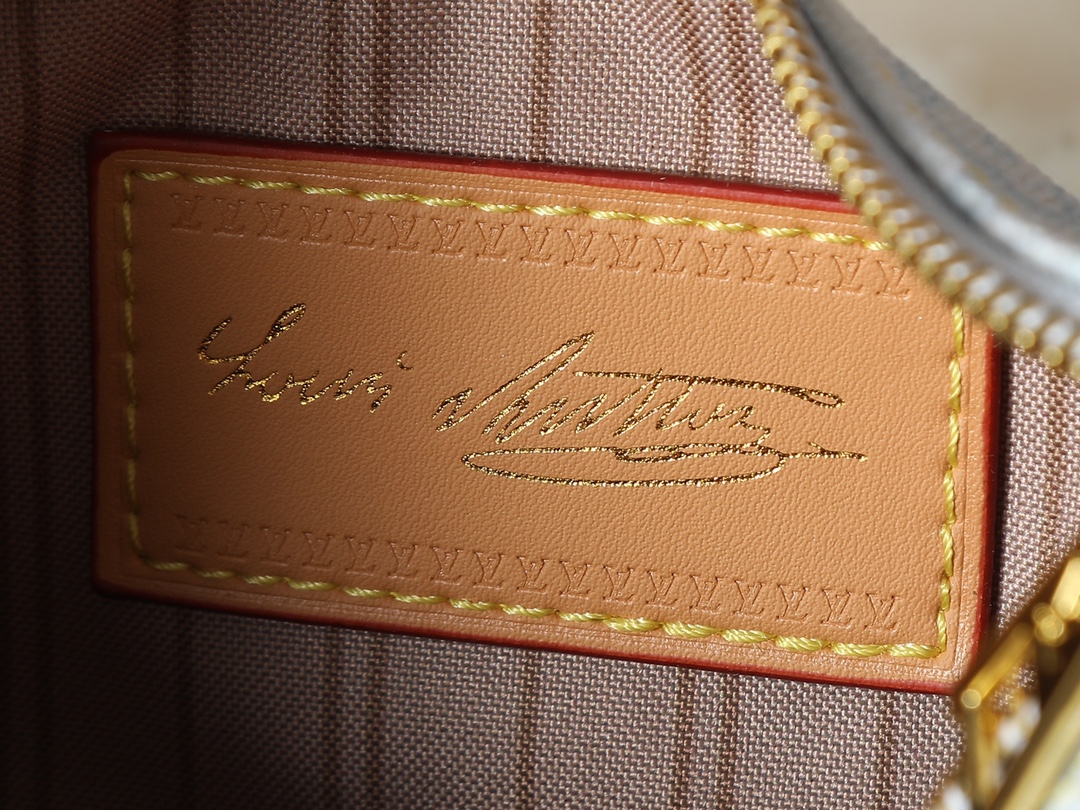 Pochette Hills