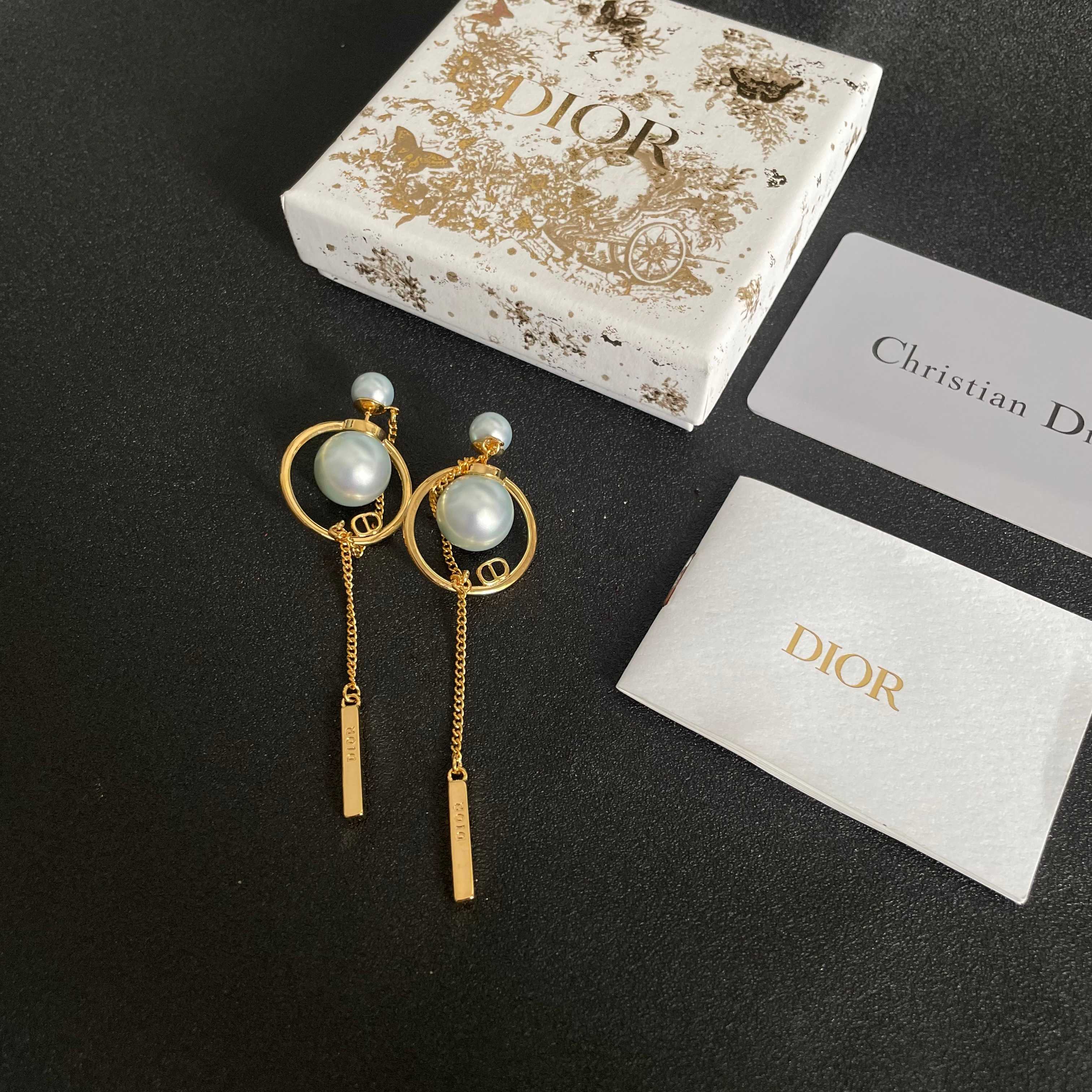 DIOR EARRING 70