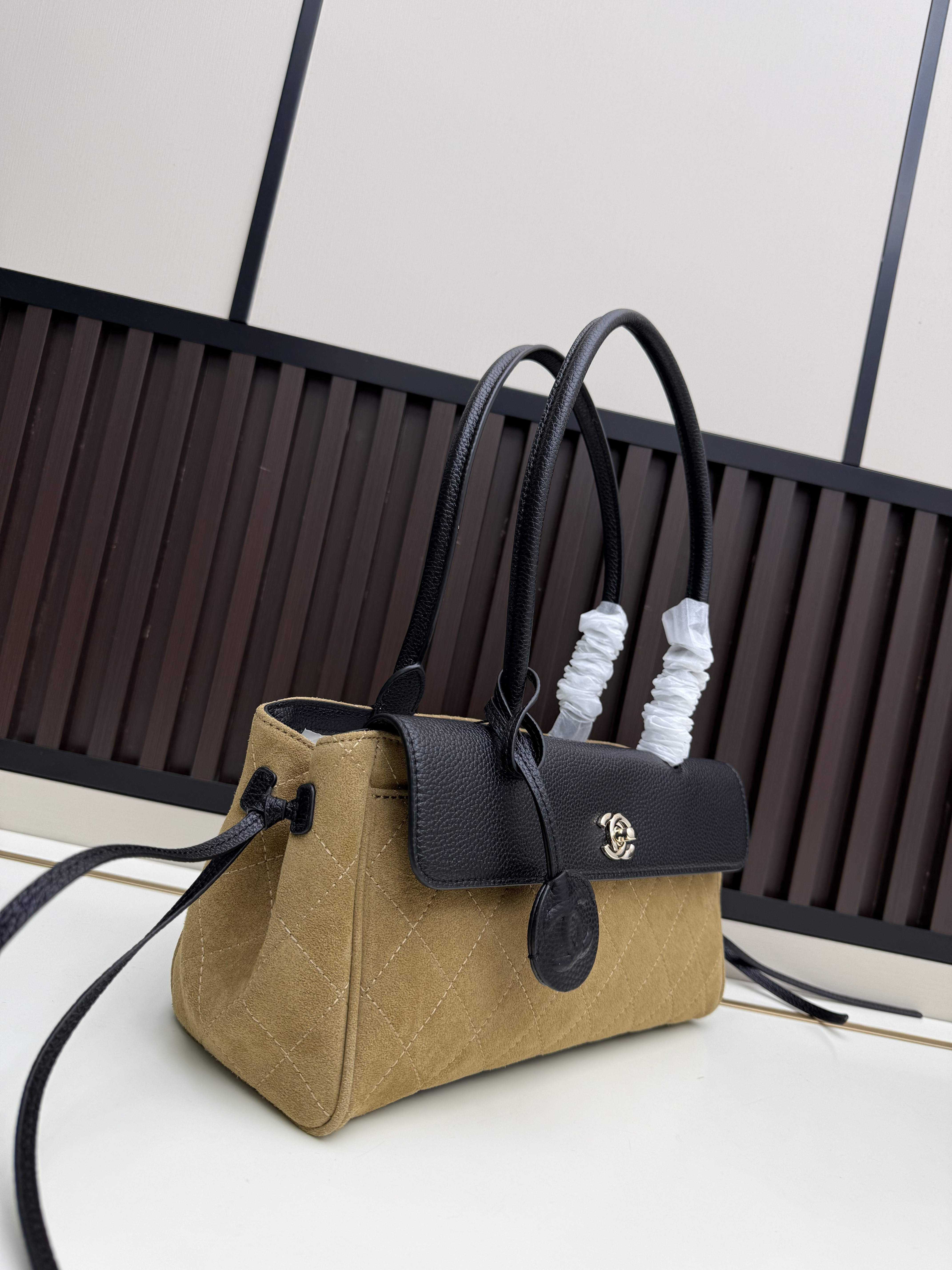 𝐂𝐡𝐚𝐧𝐞𝐥 𝟐𝟎𝟐𝟔ss Tote Bag