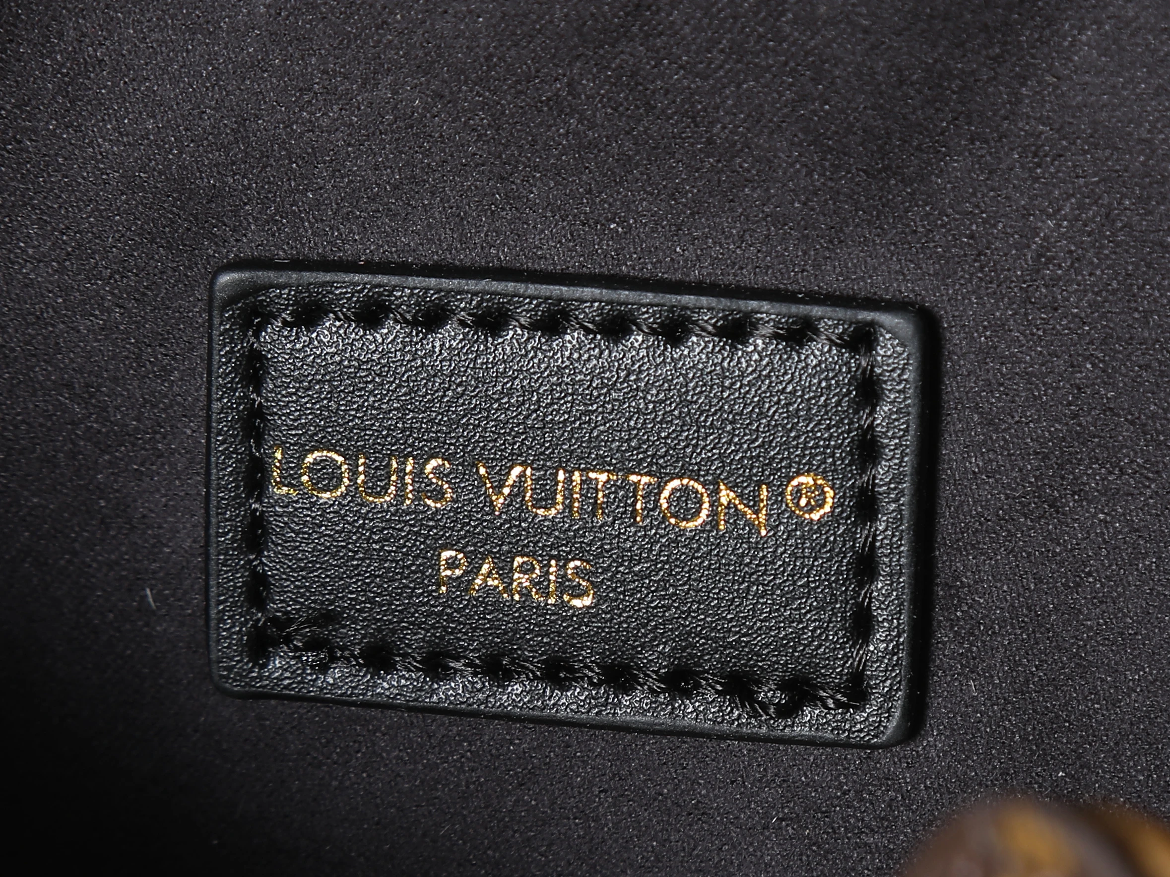LV LOCKER DOPP KIT TRUNK