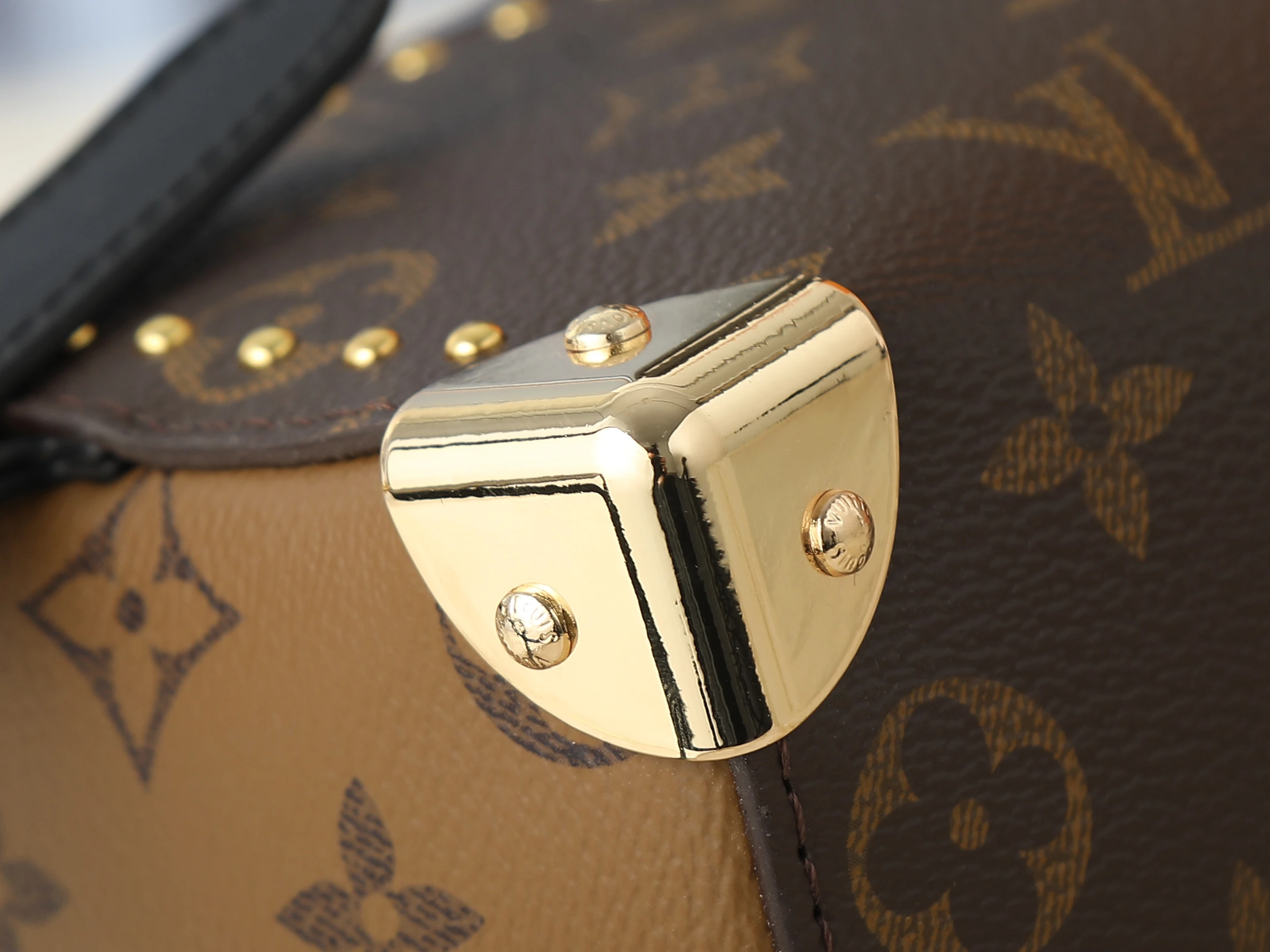 LV LOCKER DOPP KIT TRUNK