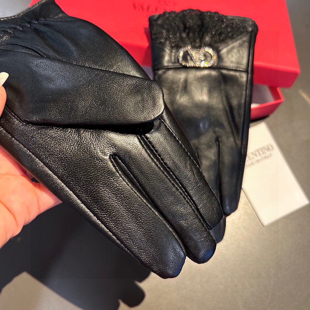 Valentino Gloves